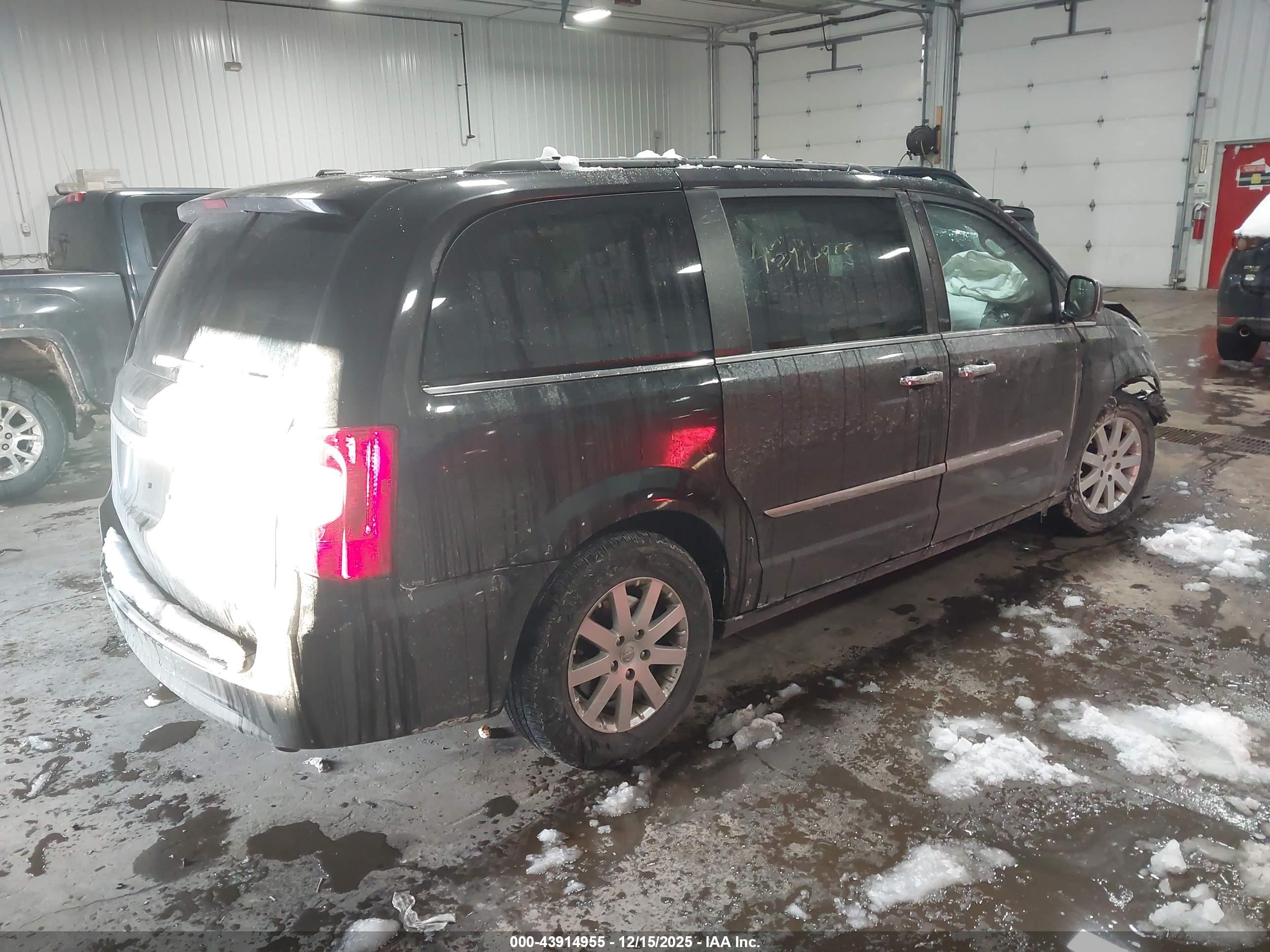 CHRYSLER TOWN image 4