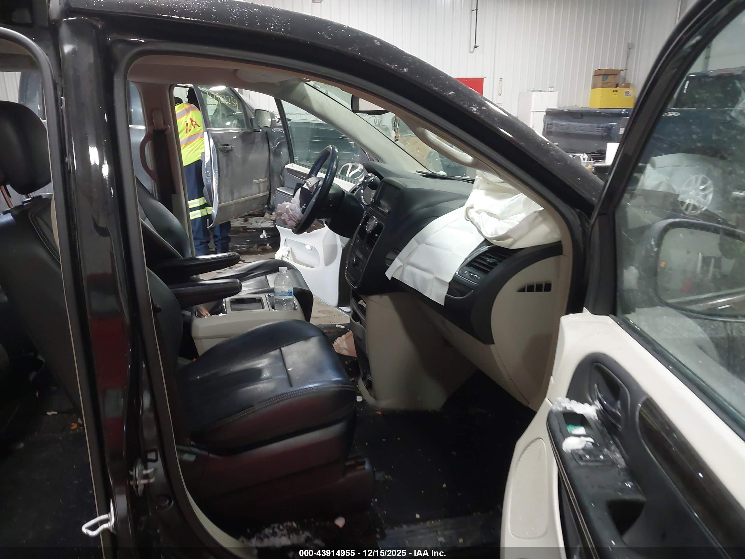 CHRYSLER TOWN image 5