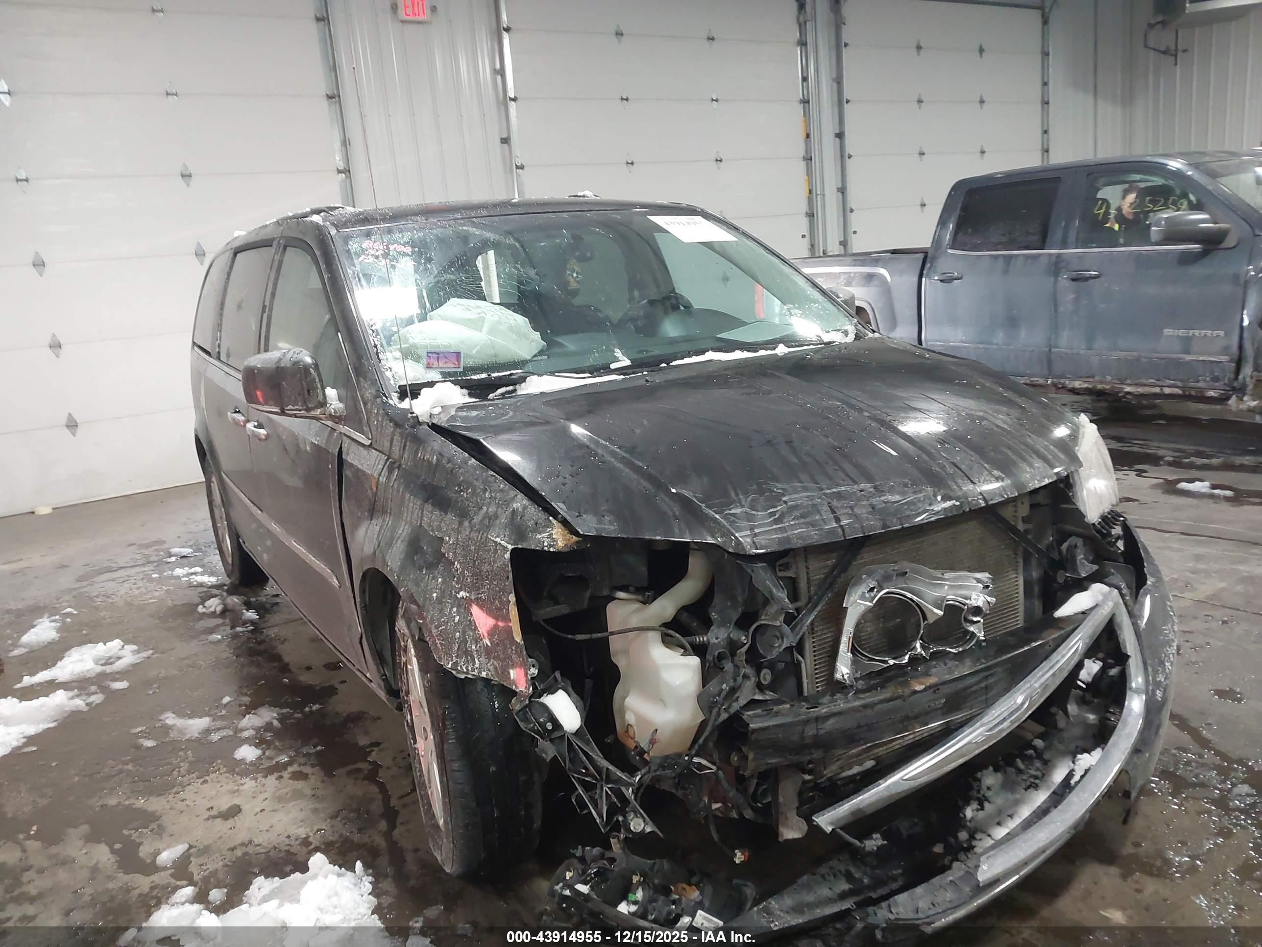 CHRYSLER TOWN image 6
