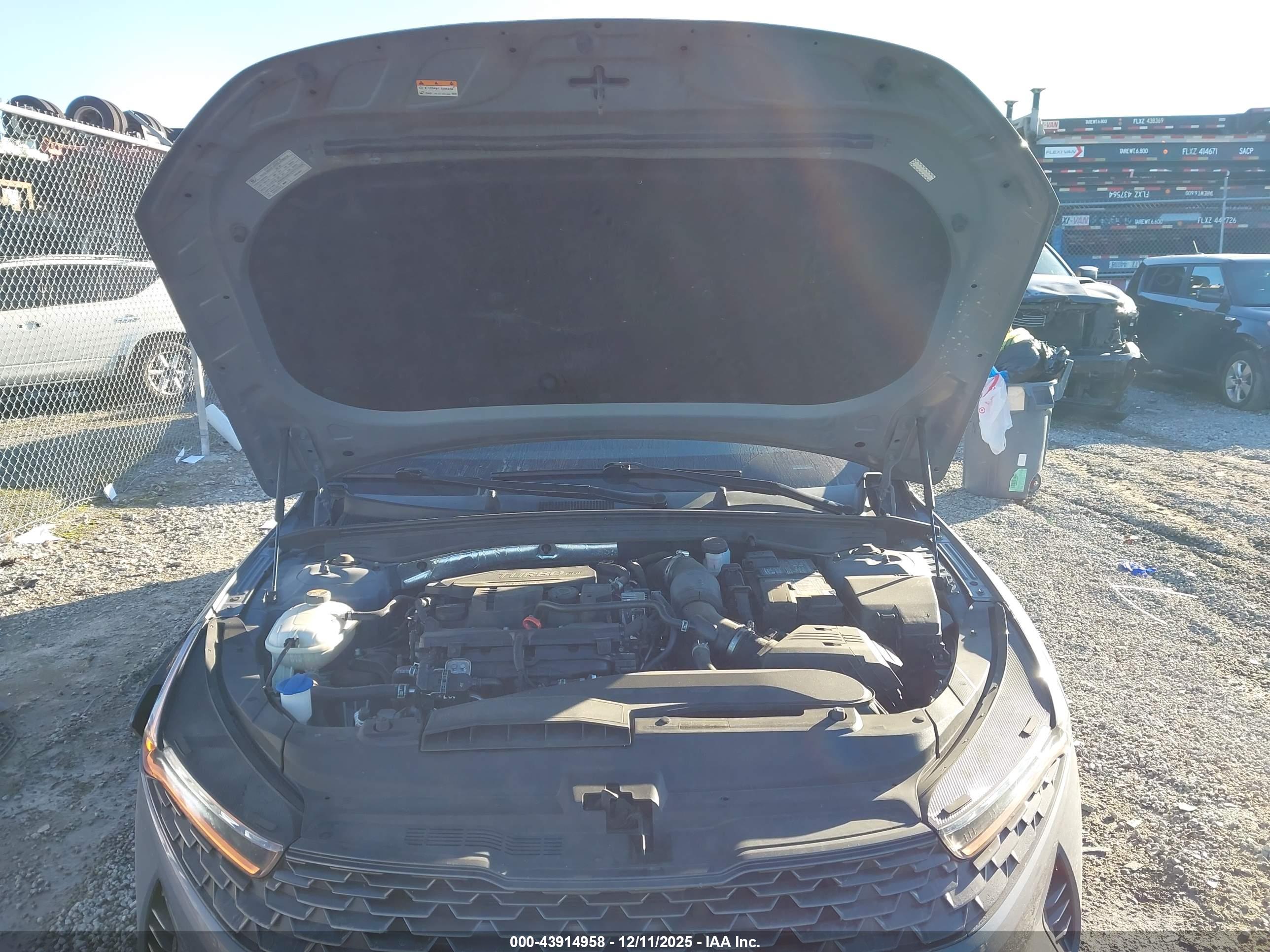 KIA K5 image 10