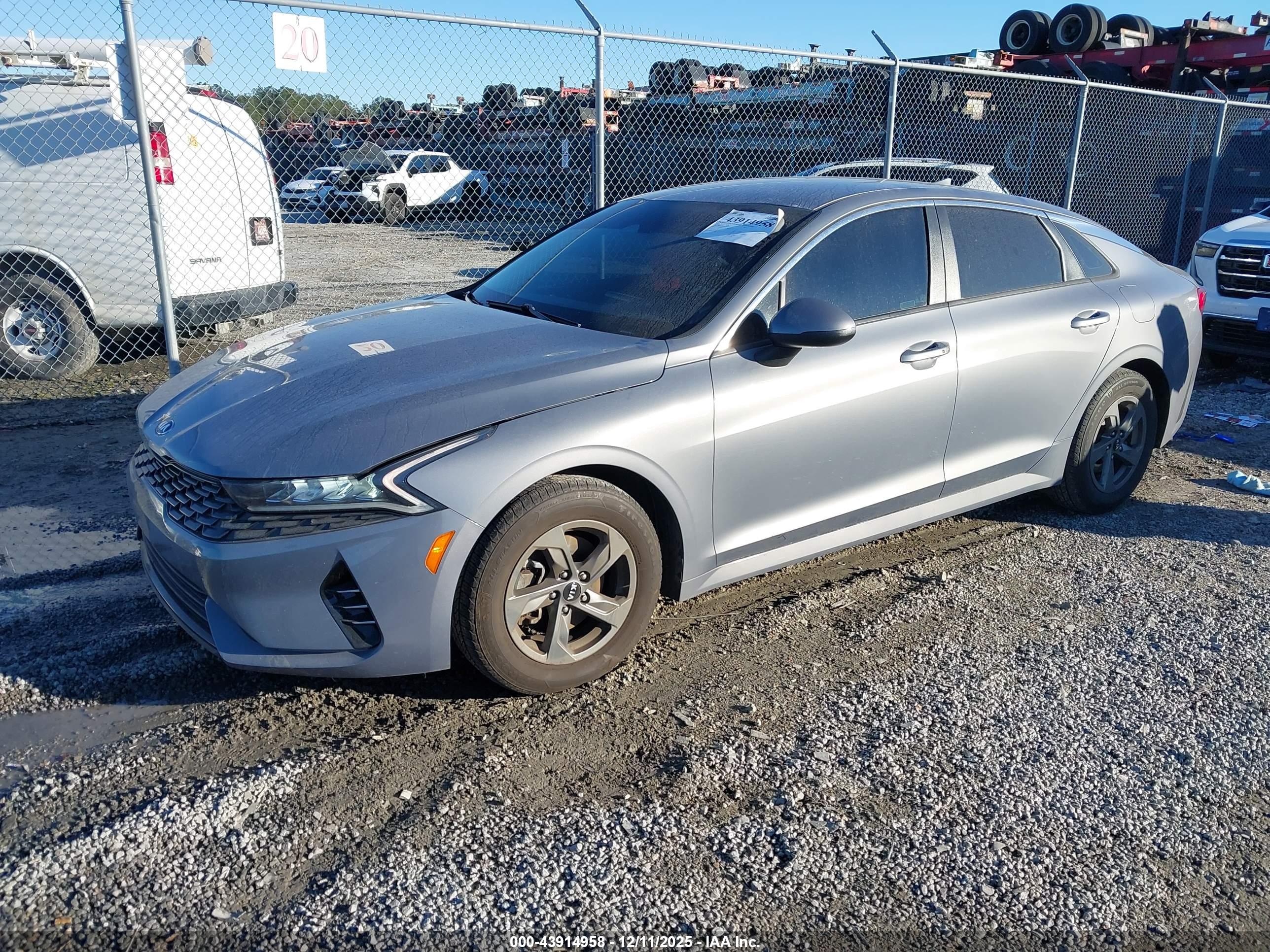 KIA K5 image 2