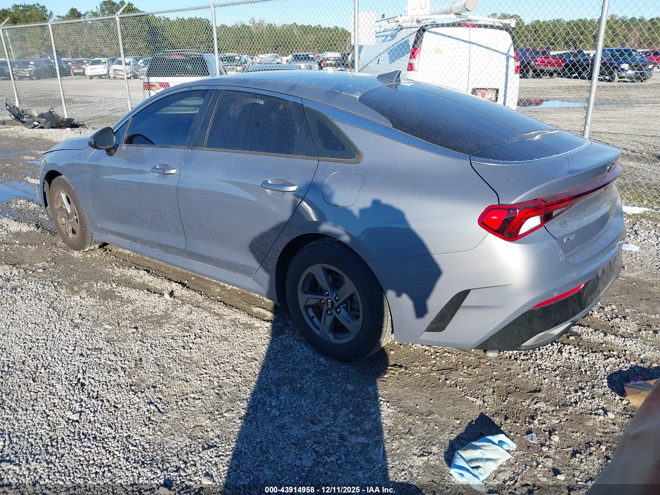 KIA K5 image 3