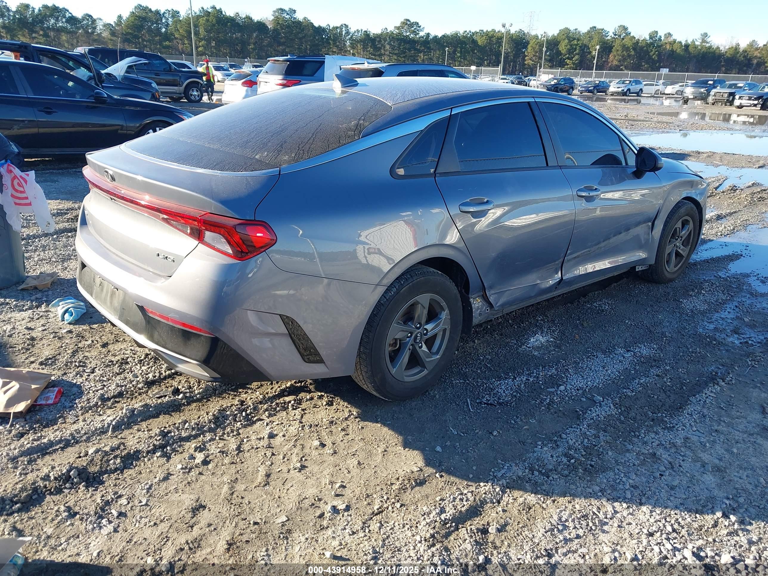 KIA K5 image 4