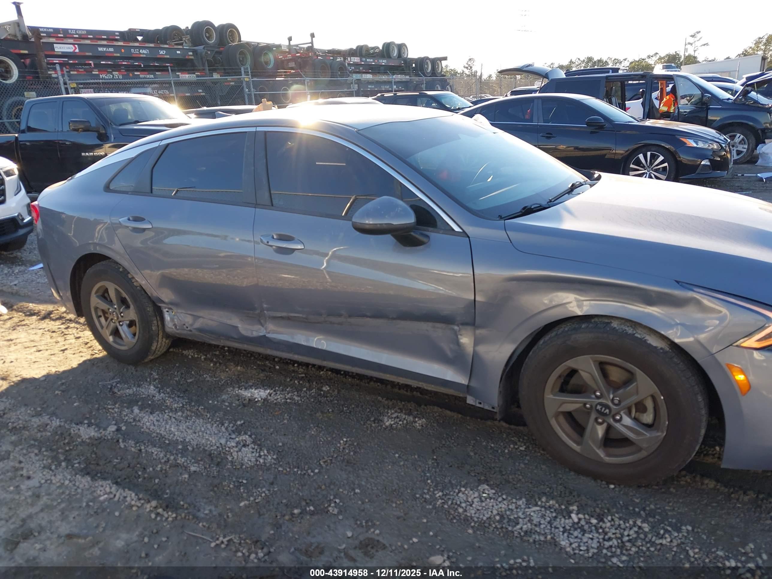 KIA K5 image 6