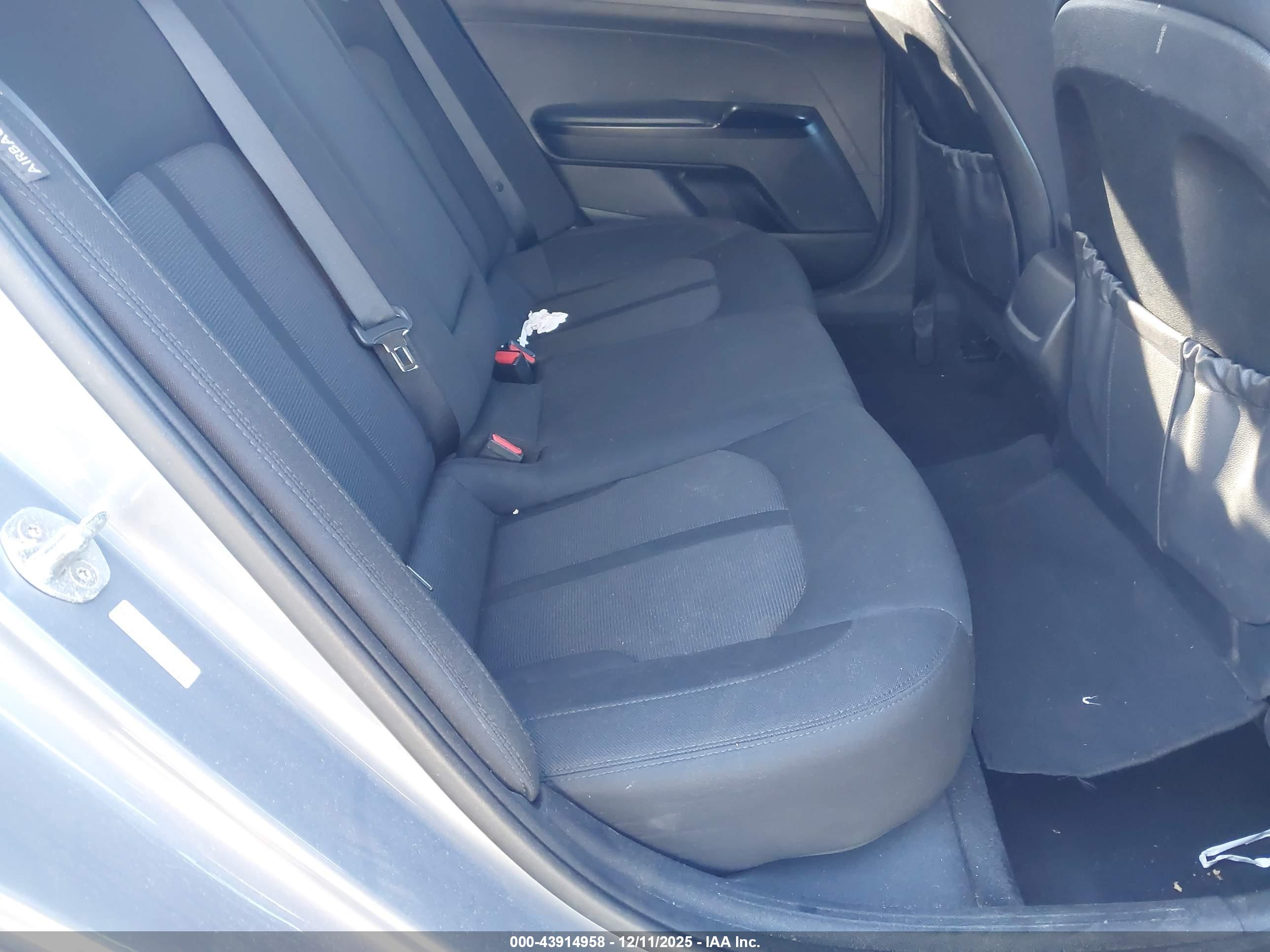 KIA K5 image 8