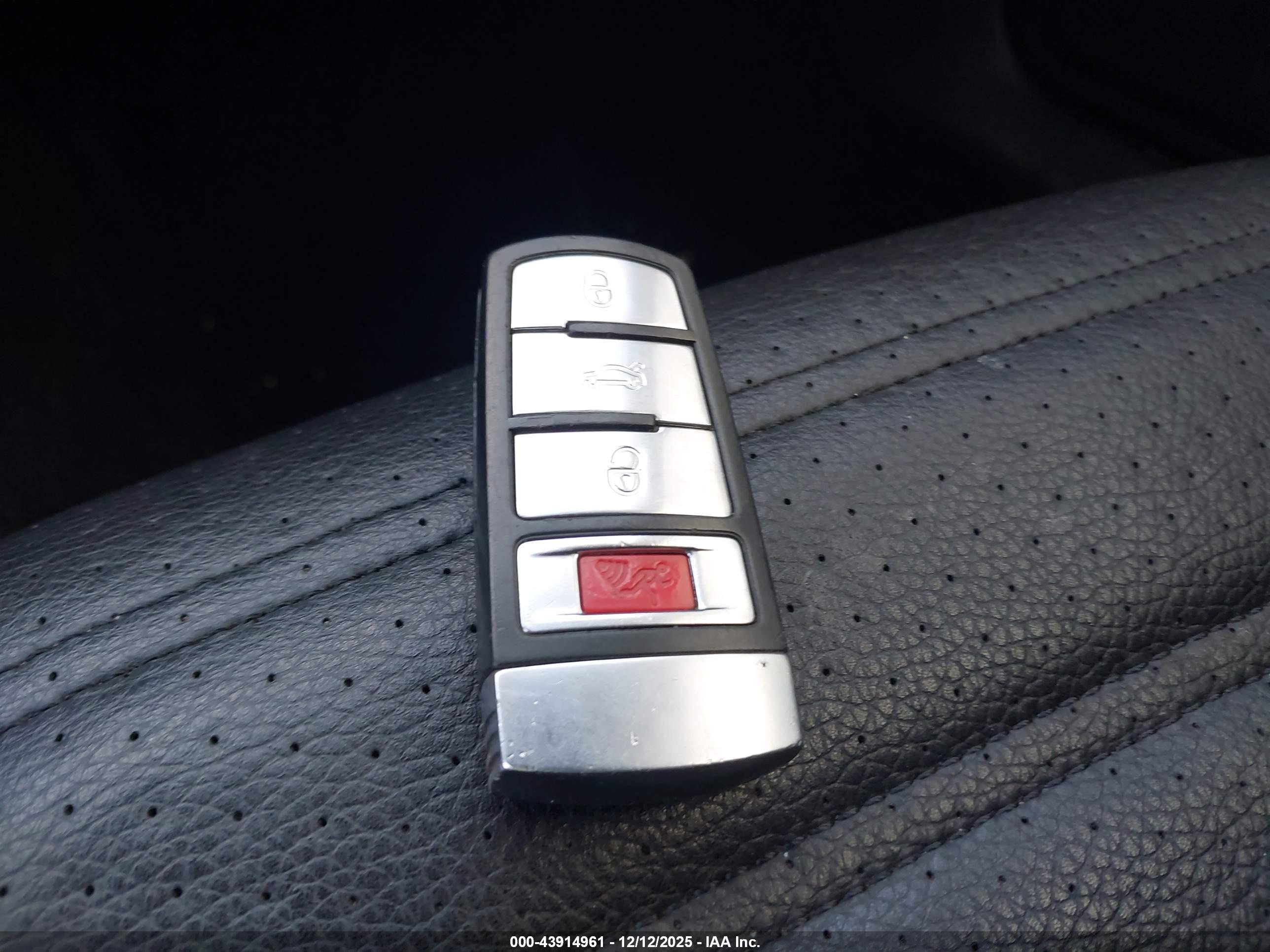 VOLKSWAGEN CC image 11