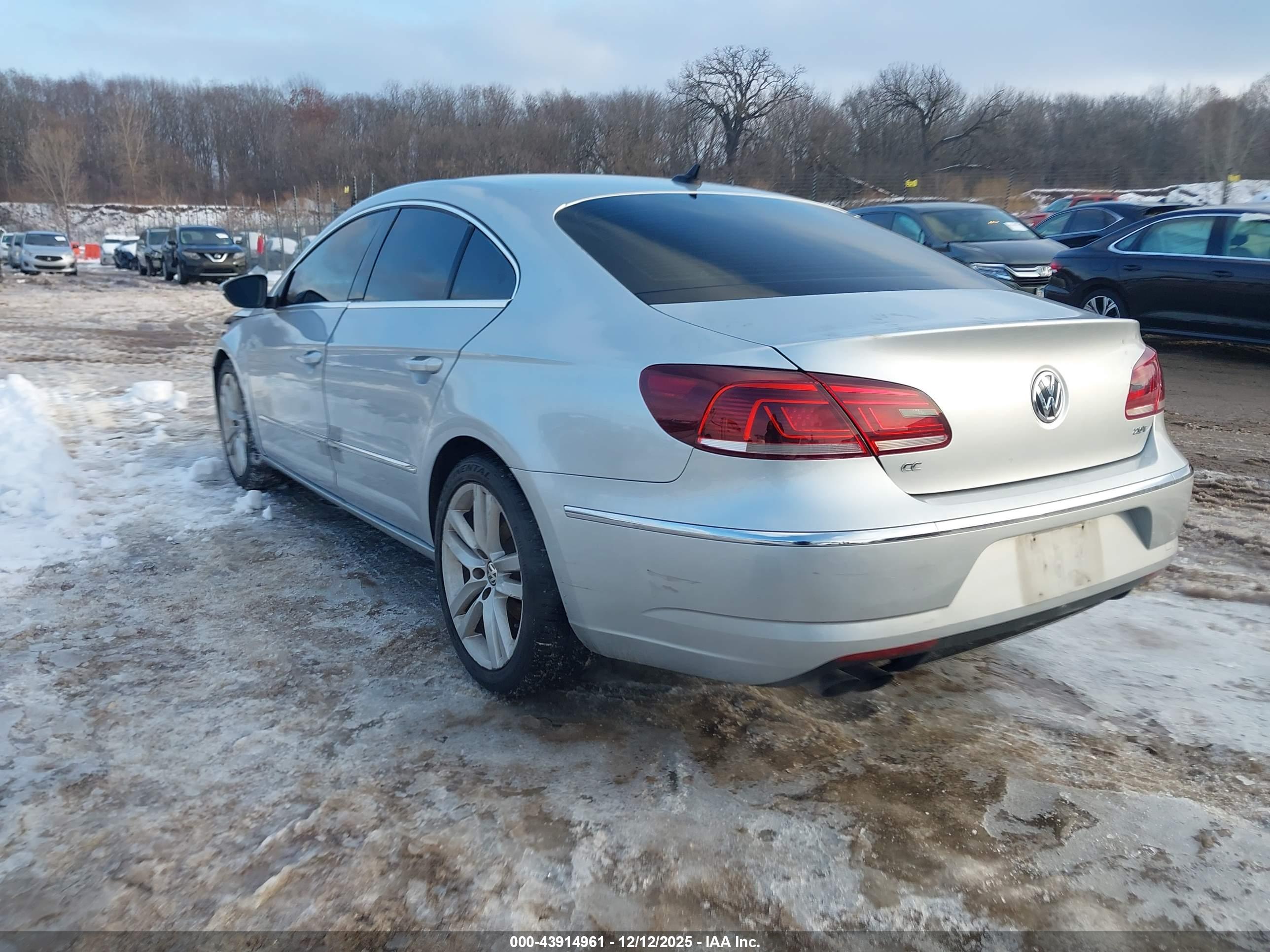 VOLKSWAGEN CC image 3