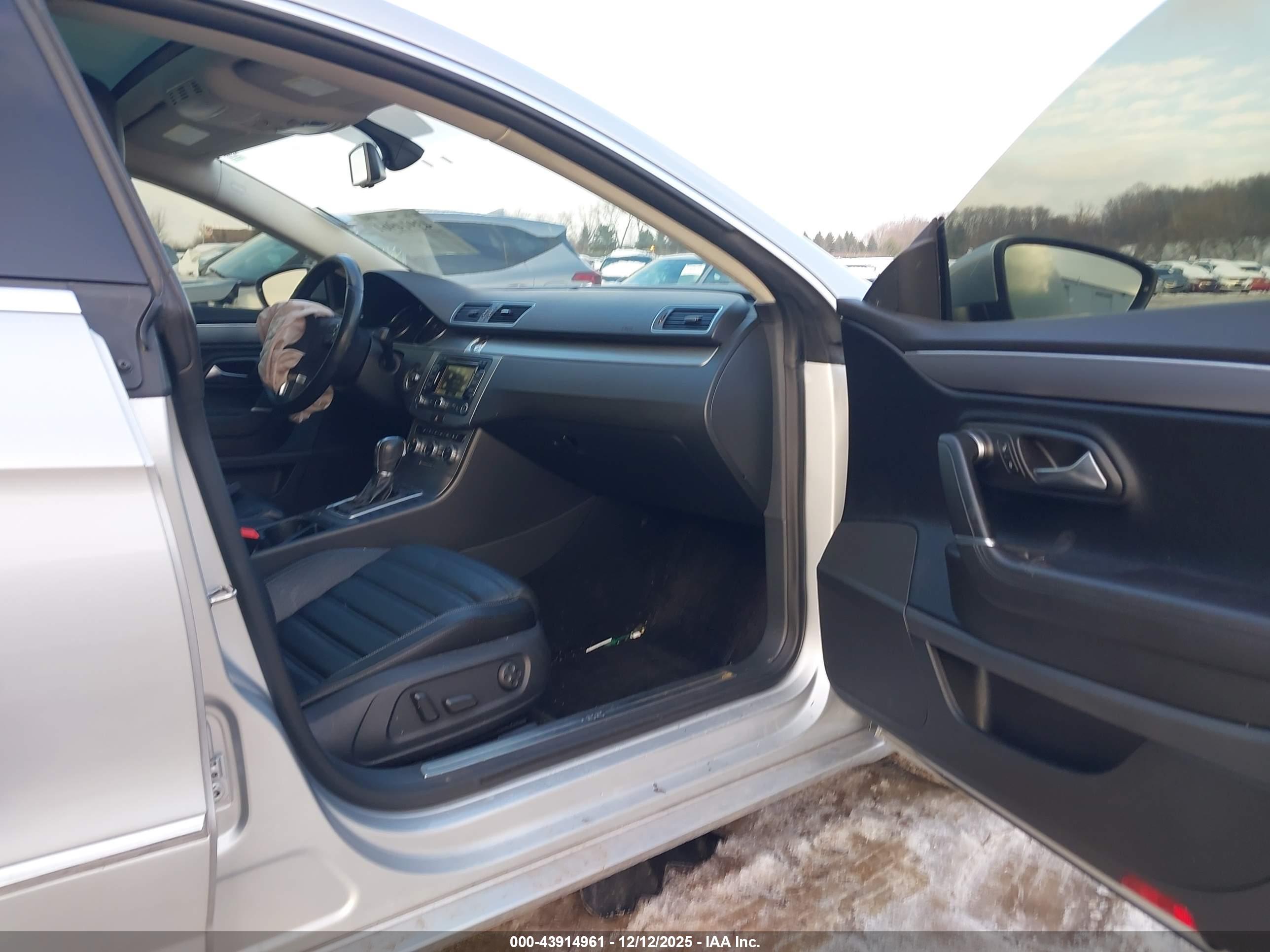 VOLKSWAGEN CC image 5