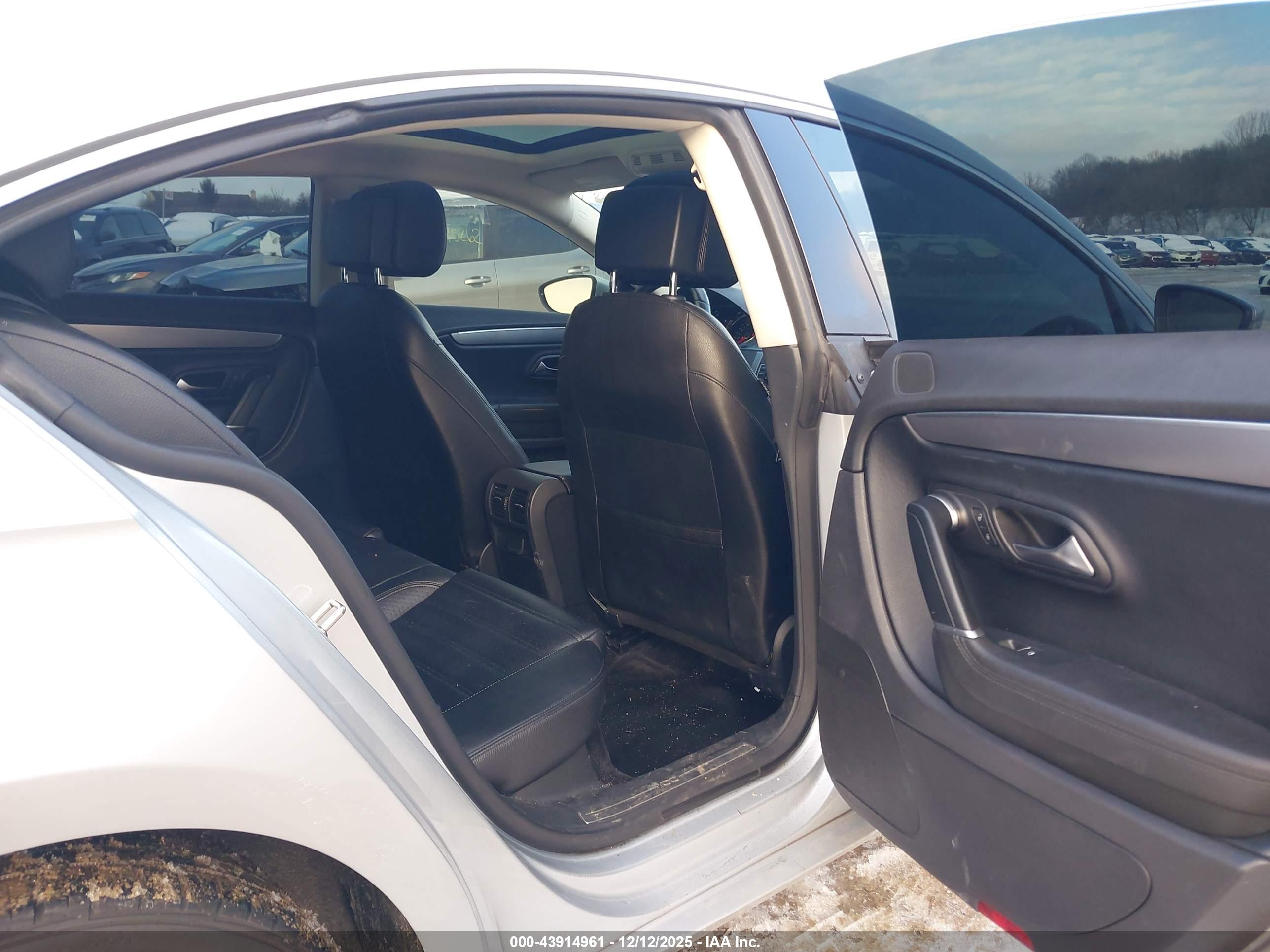 VOLKSWAGEN CC image 8