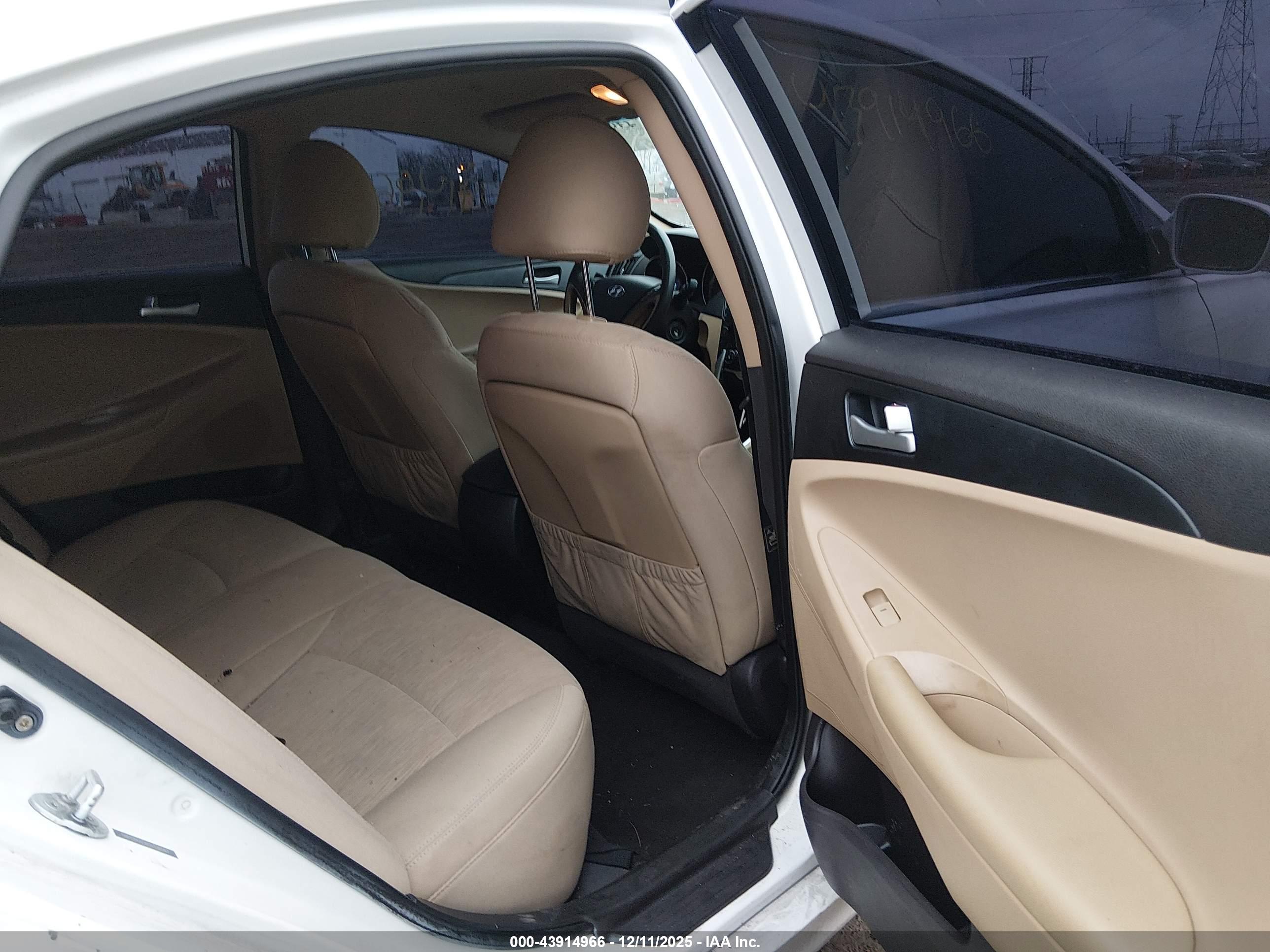 HYUNDAI SONATA image 8