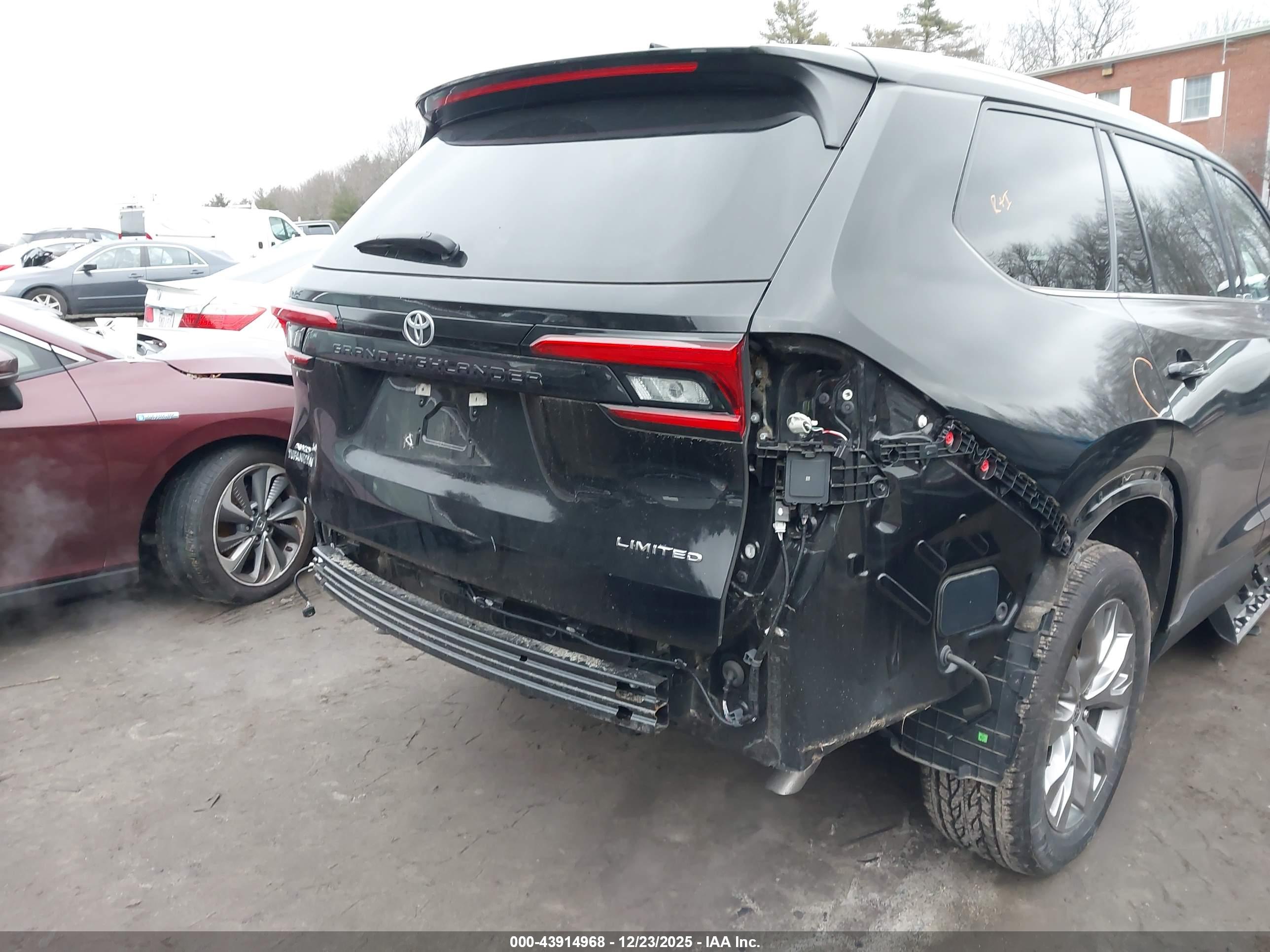 TOYOTA GRAND image 4
