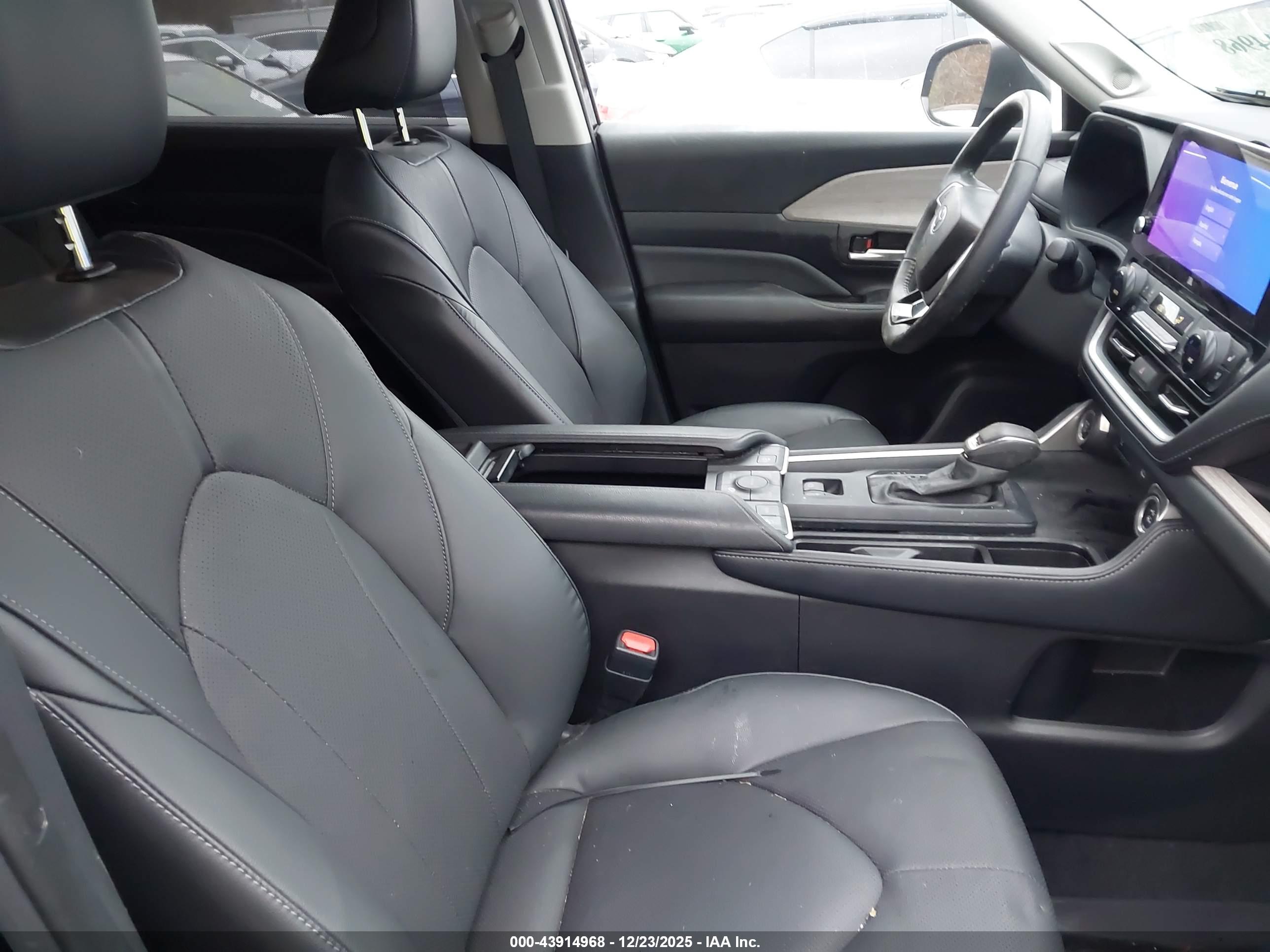 TOYOTA GRAND image 5