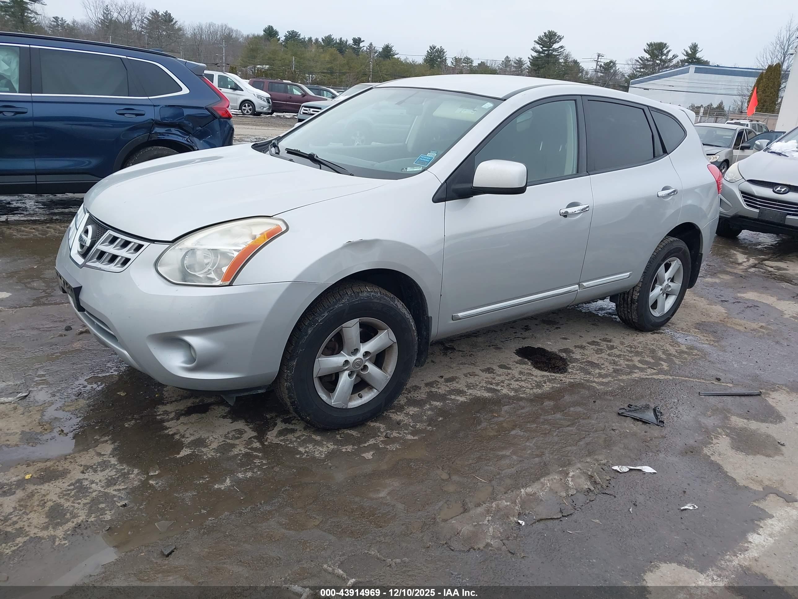 NISSAN ROGUE image 2