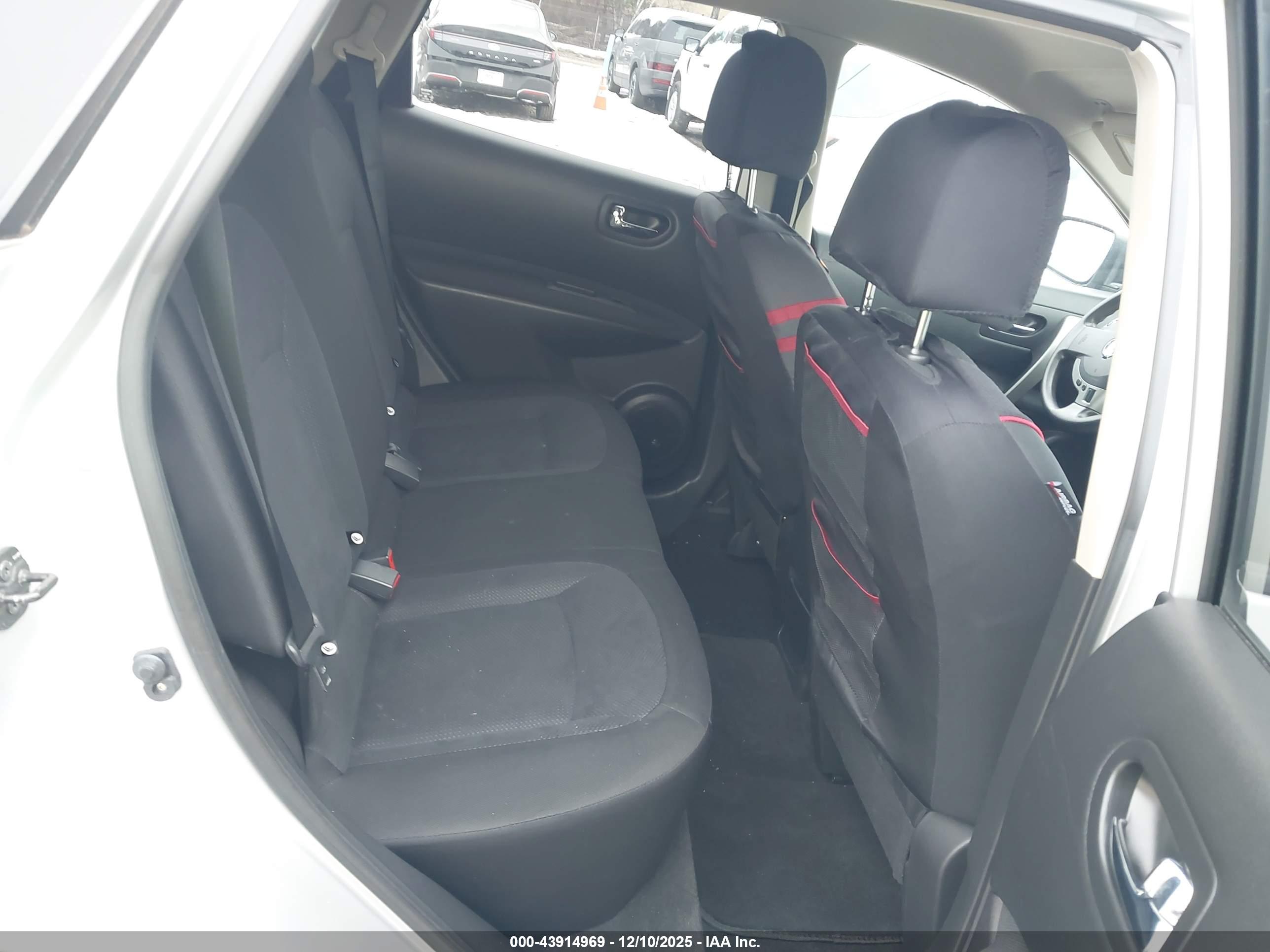NISSAN ROGUE image 8