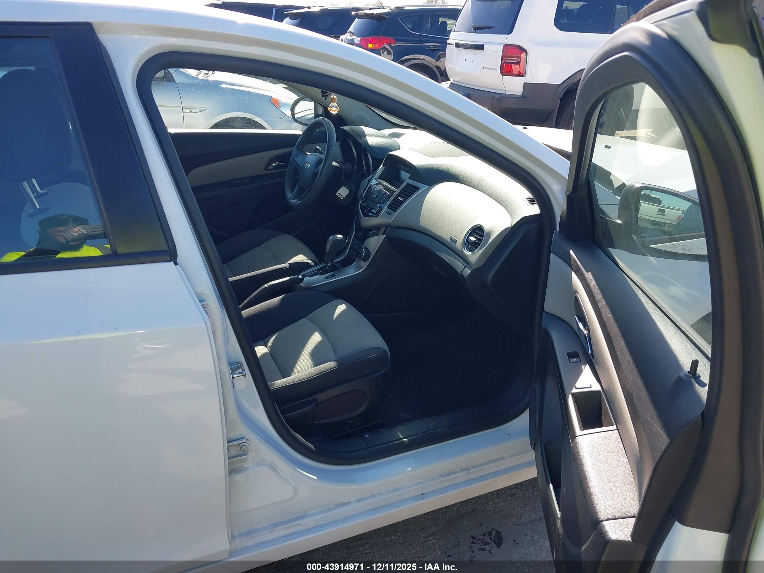 CHEVROLET CRUZE image 5