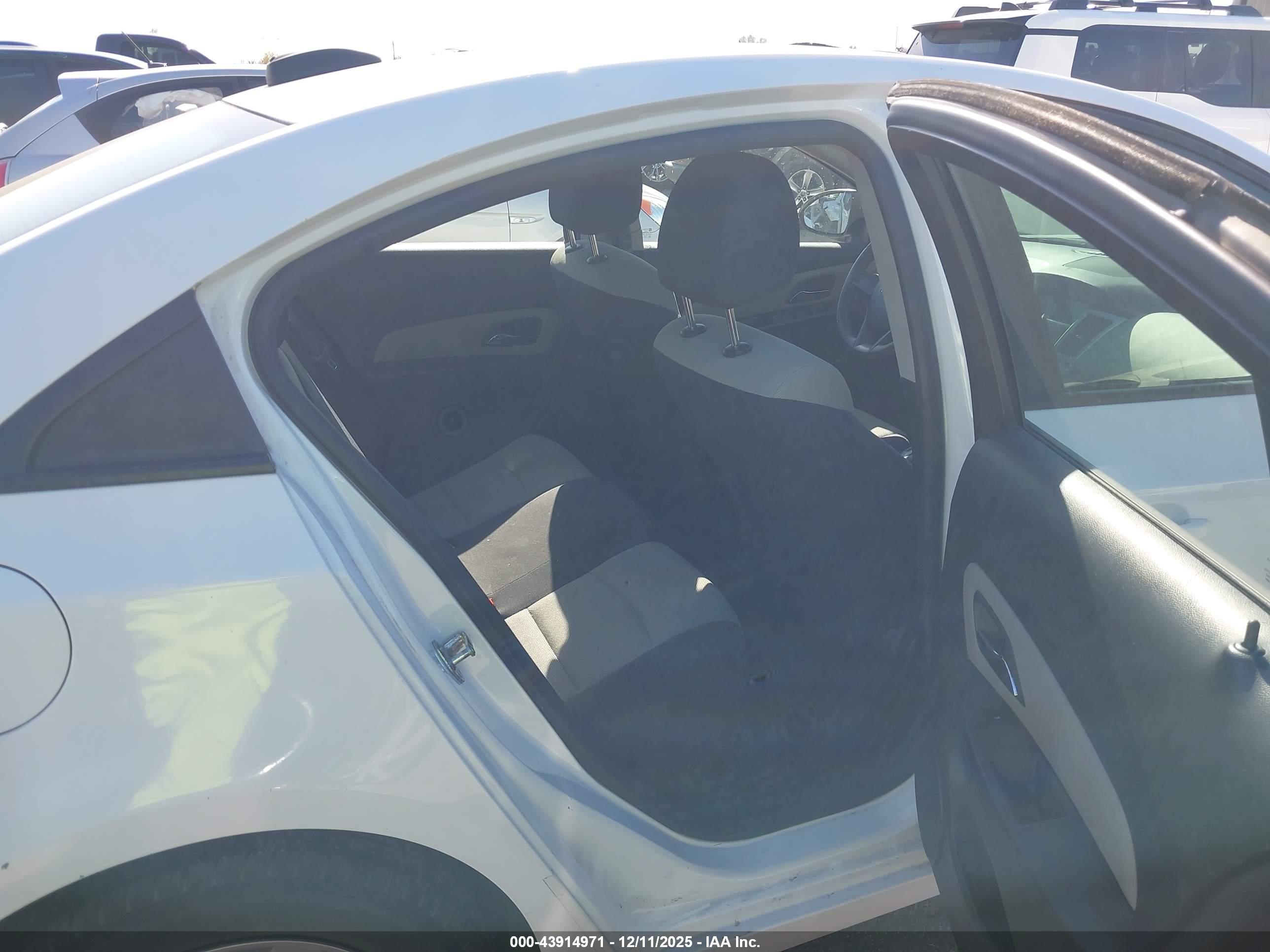 CHEVROLET CRUZE image 8