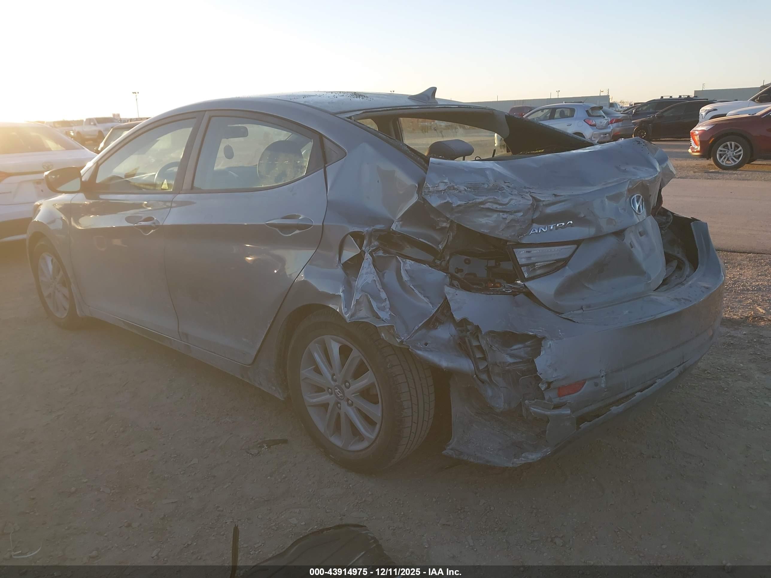 HYUNDAI ELANTRA image 3