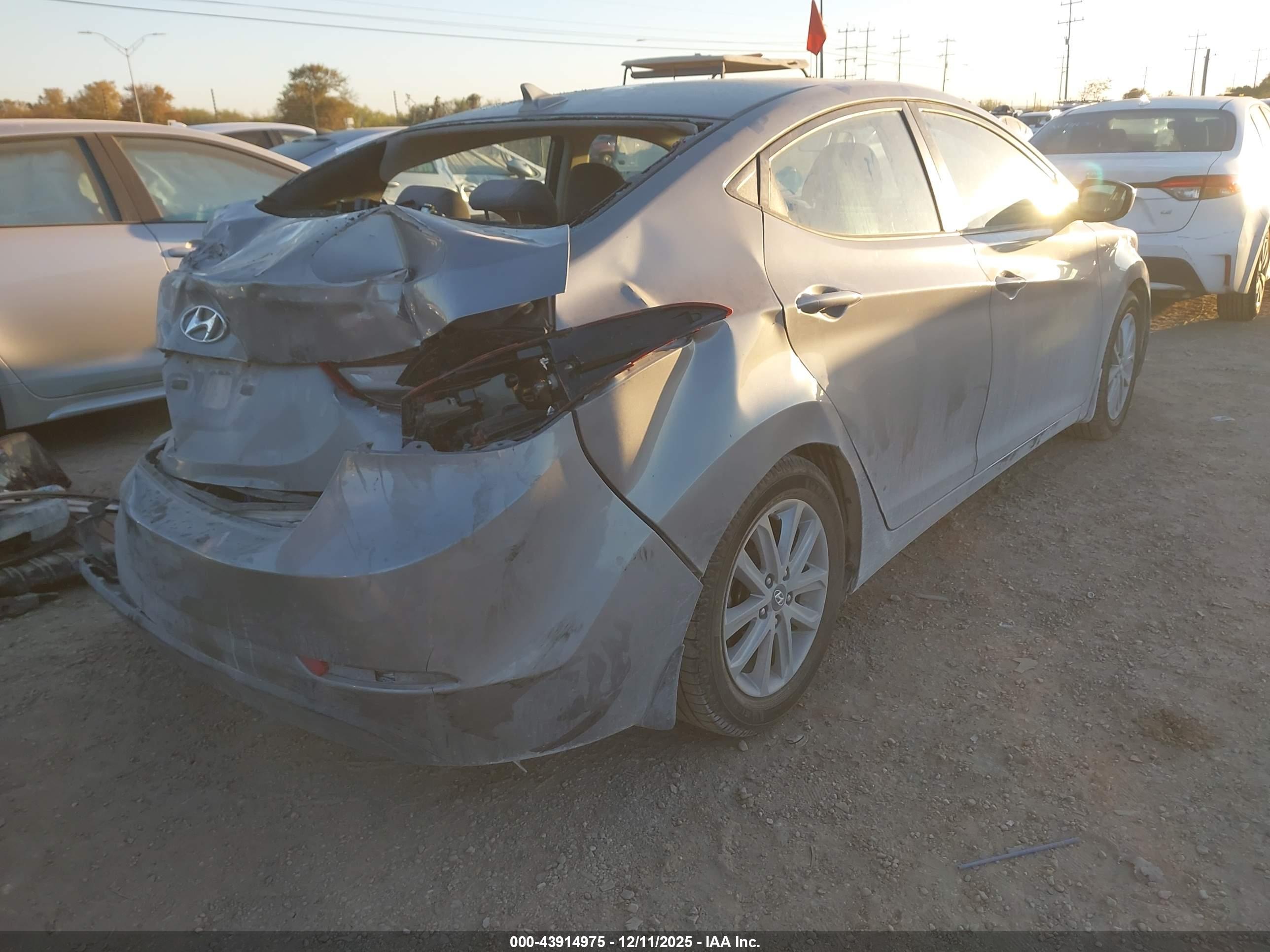 HYUNDAI ELANTRA image 4