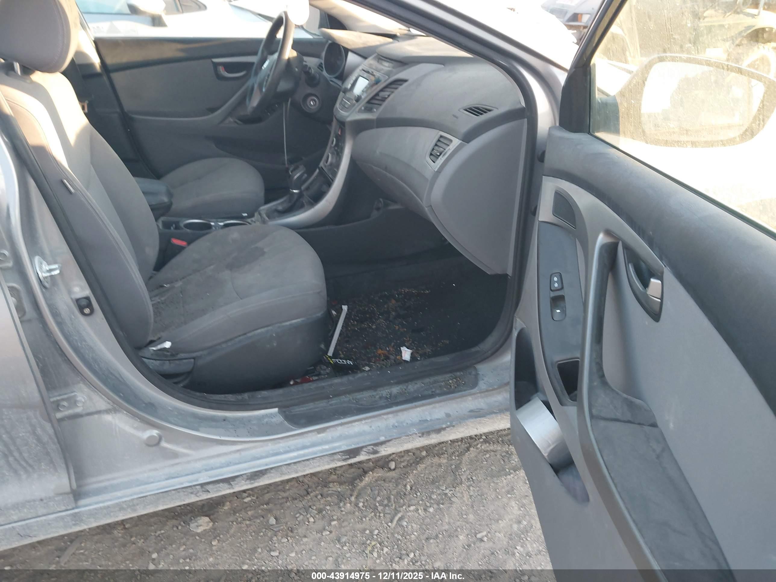 HYUNDAI ELANTRA image 5