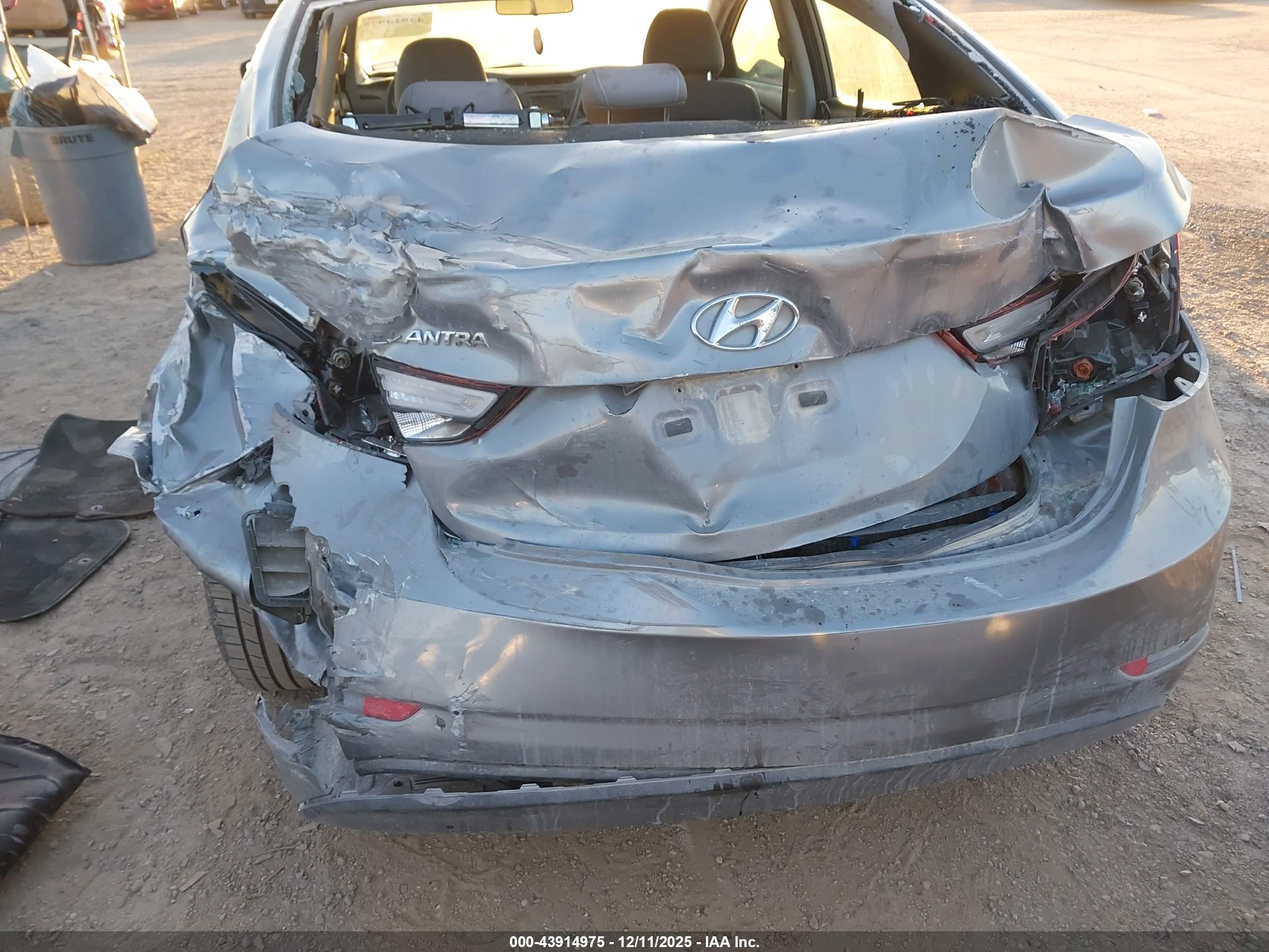 HYUNDAI ELANTRA image 6