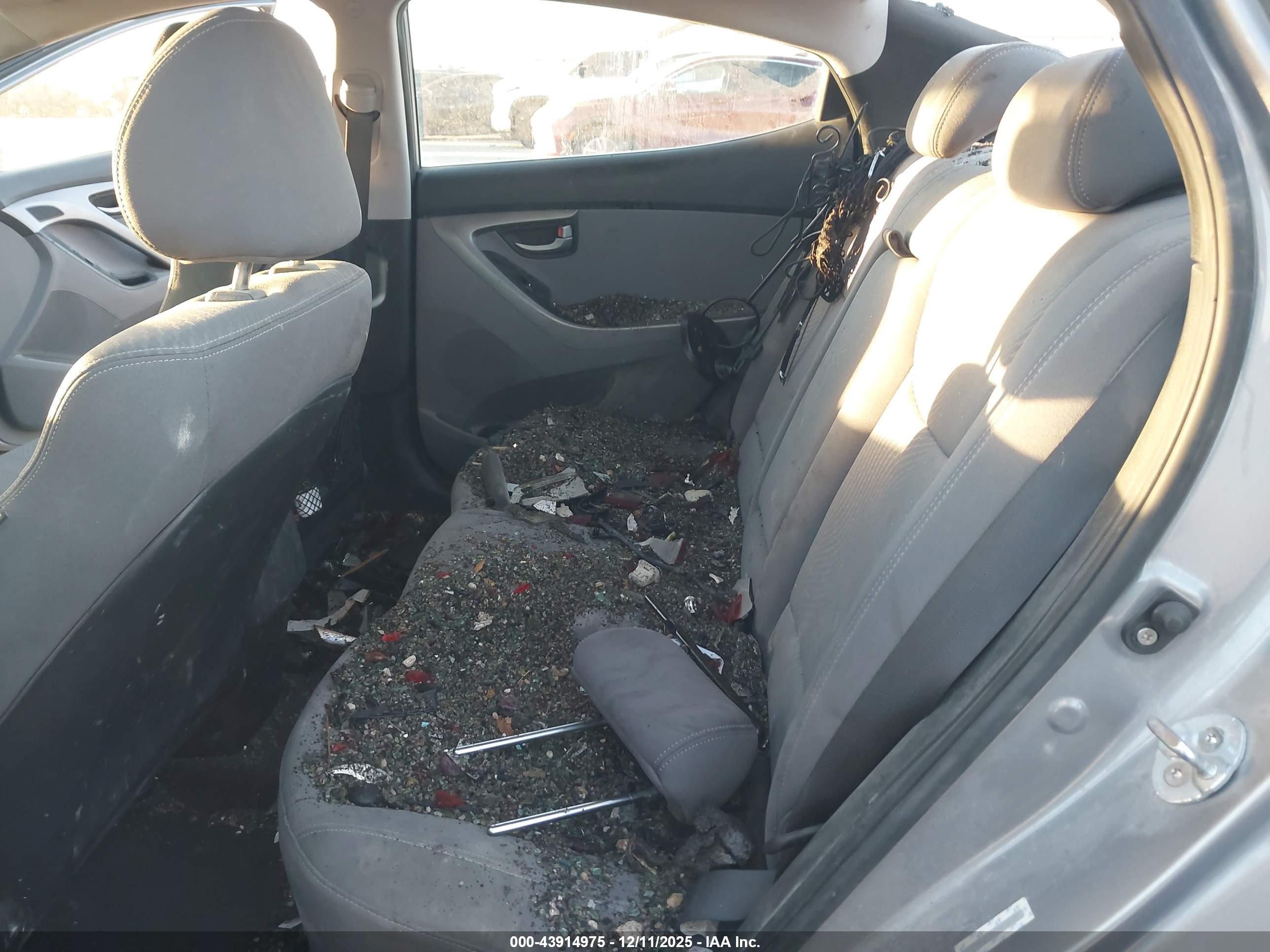 HYUNDAI ELANTRA image 8