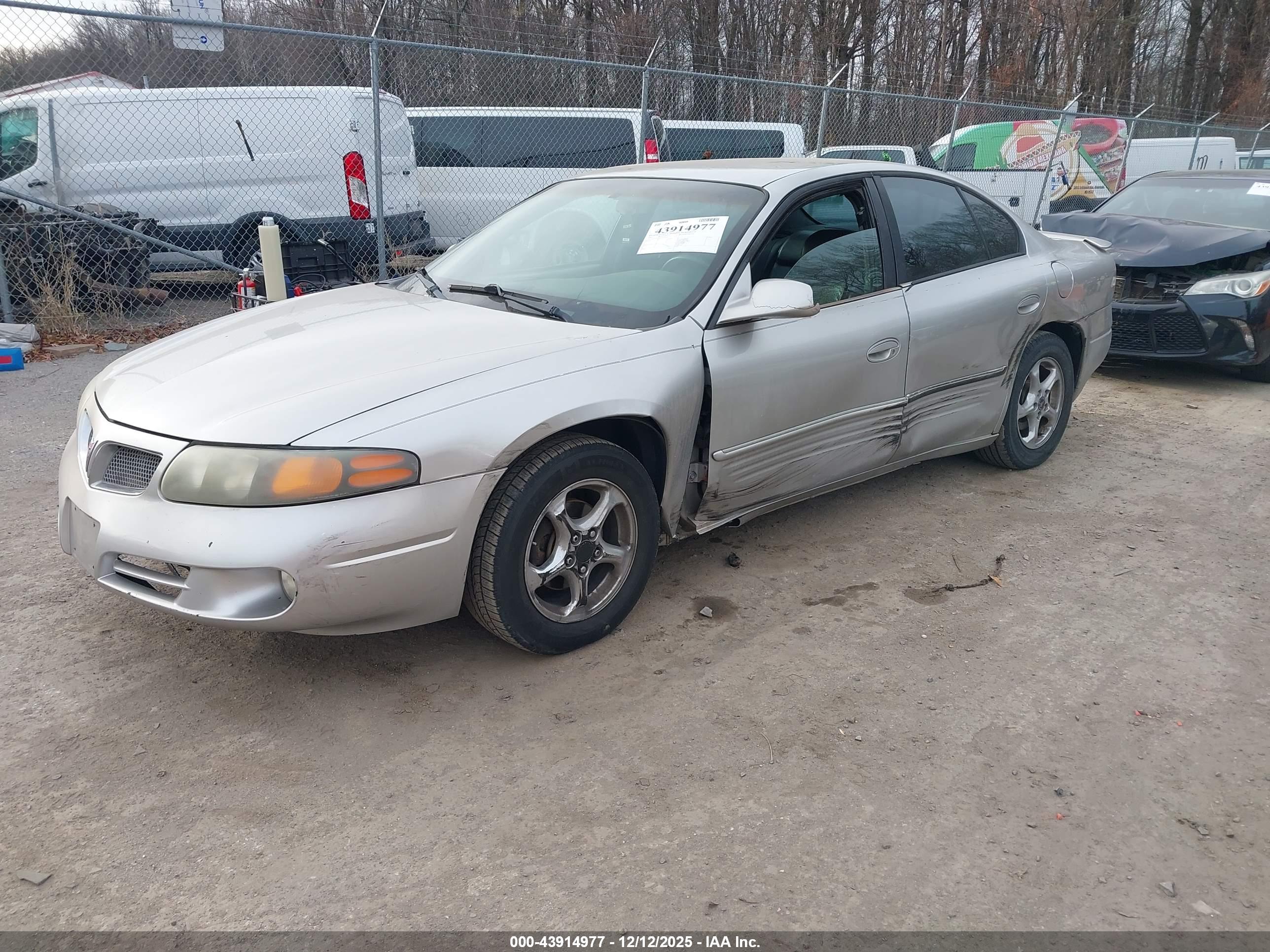 PONTIAC BONNEVILLE image 2