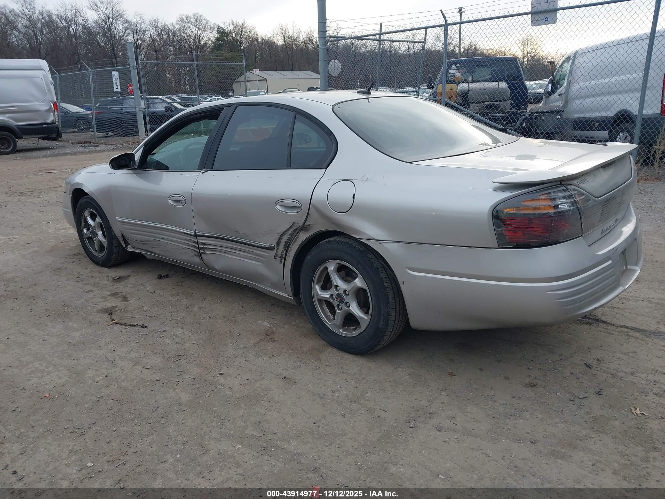 PONTIAC BONNEVILLE image 3