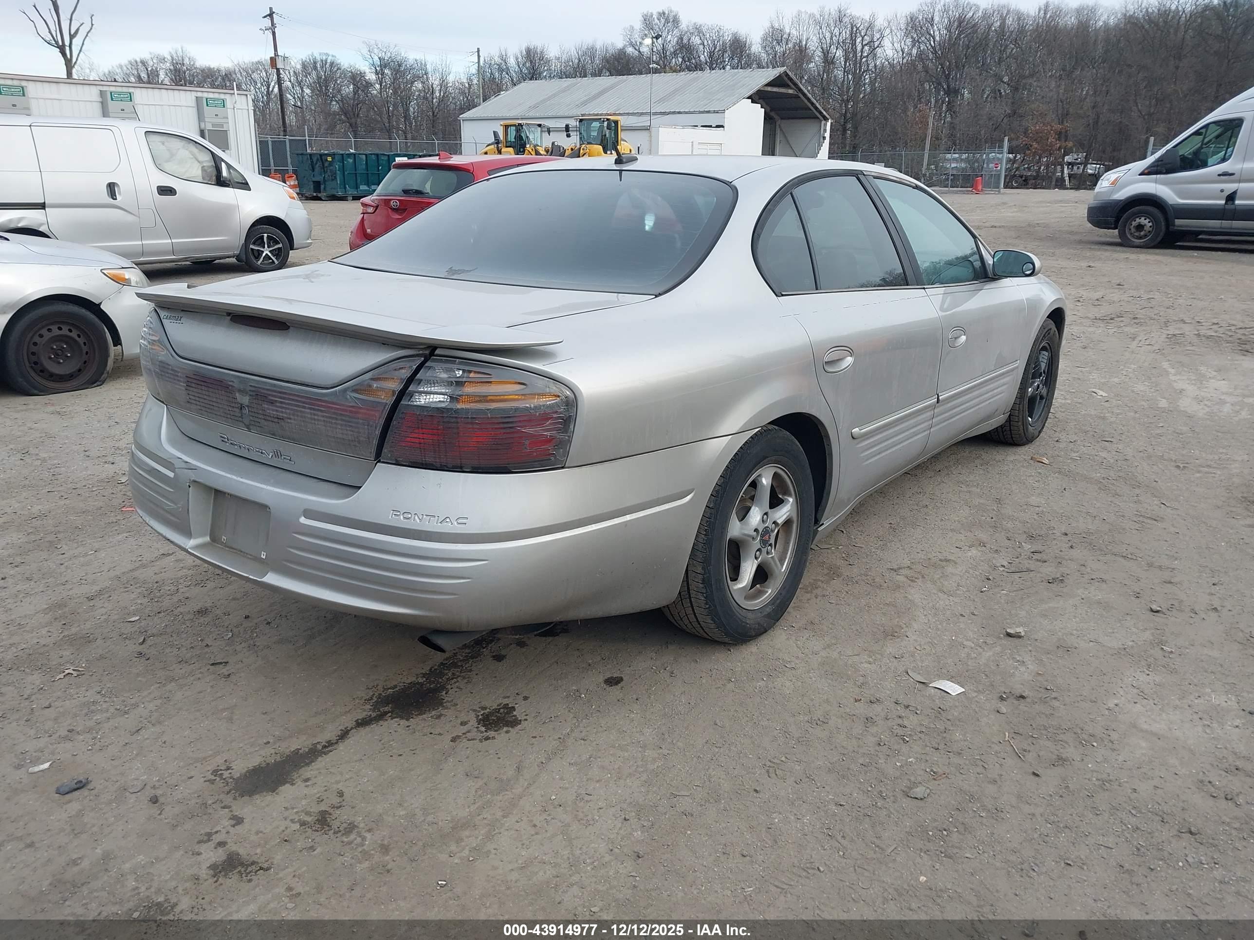 PONTIAC BONNEVILLE image 4