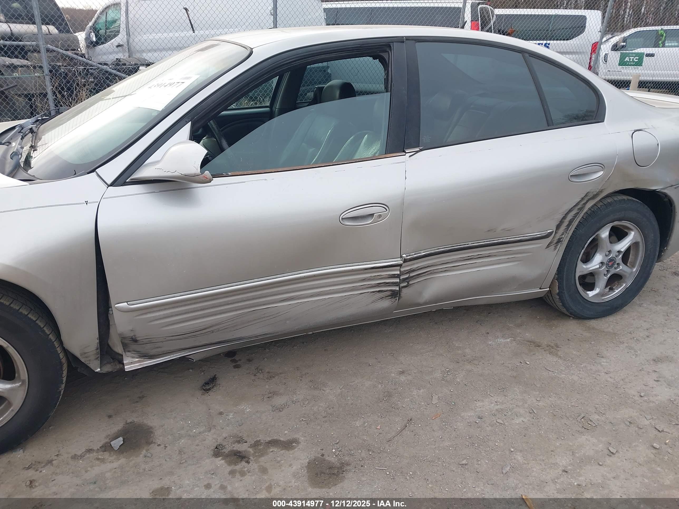 PONTIAC BONNEVILLE image 6