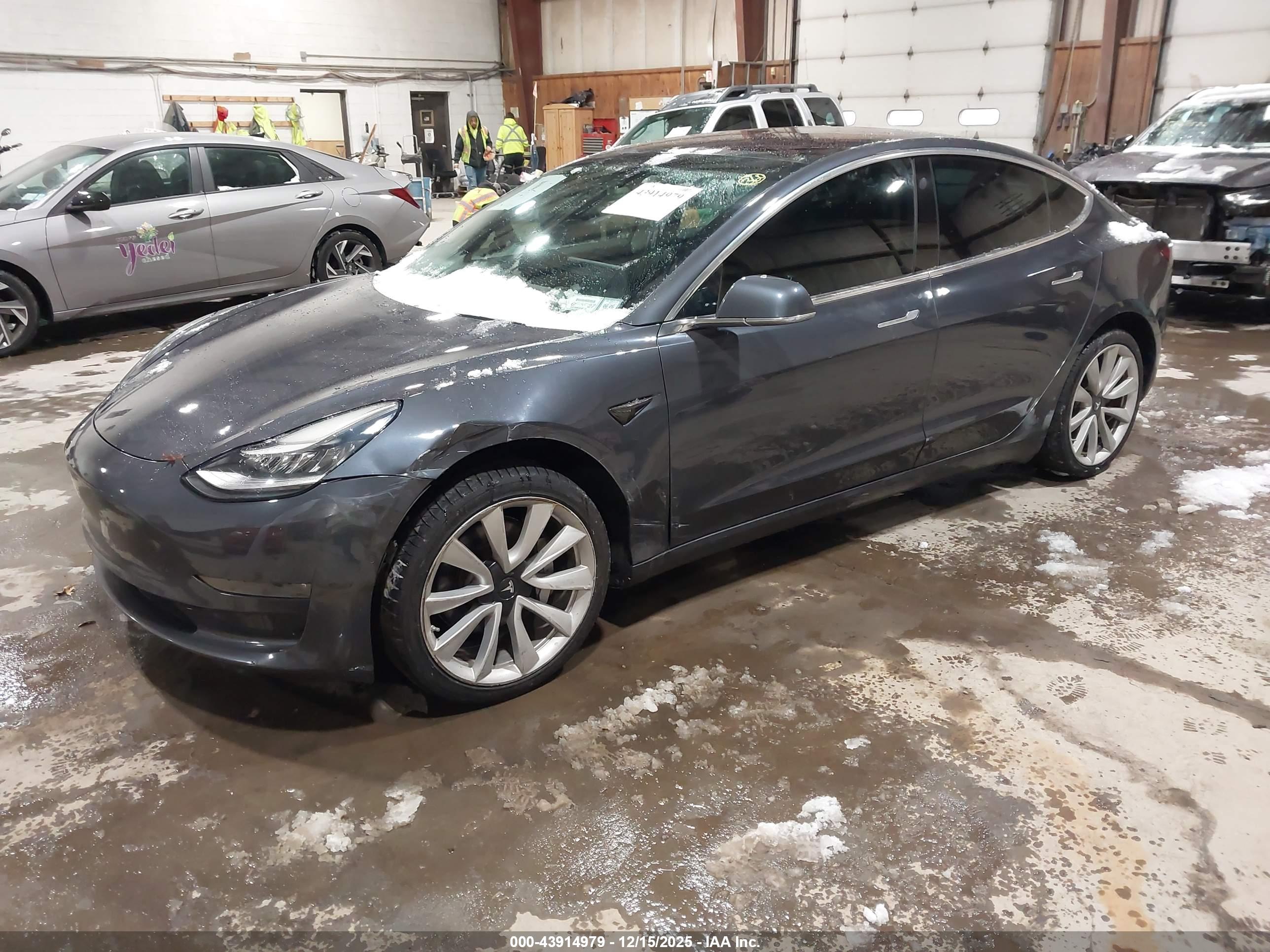 TESLA MODEL image 2