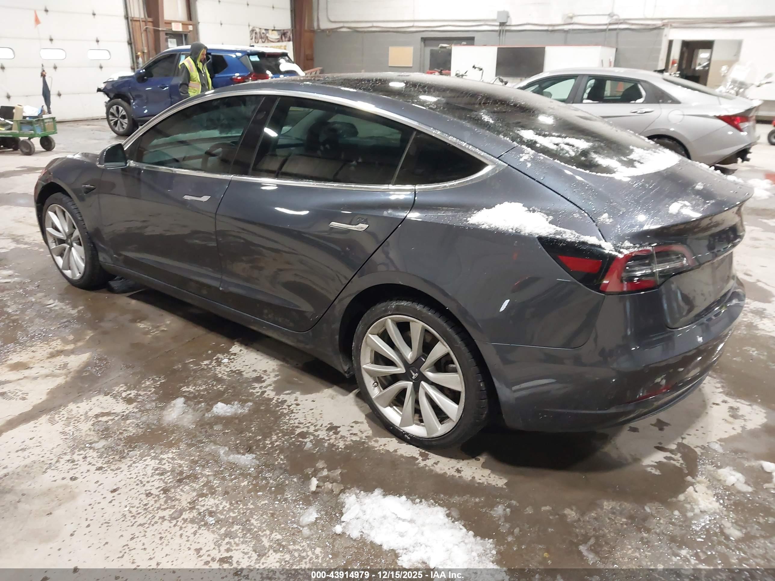 TESLA MODEL image 3