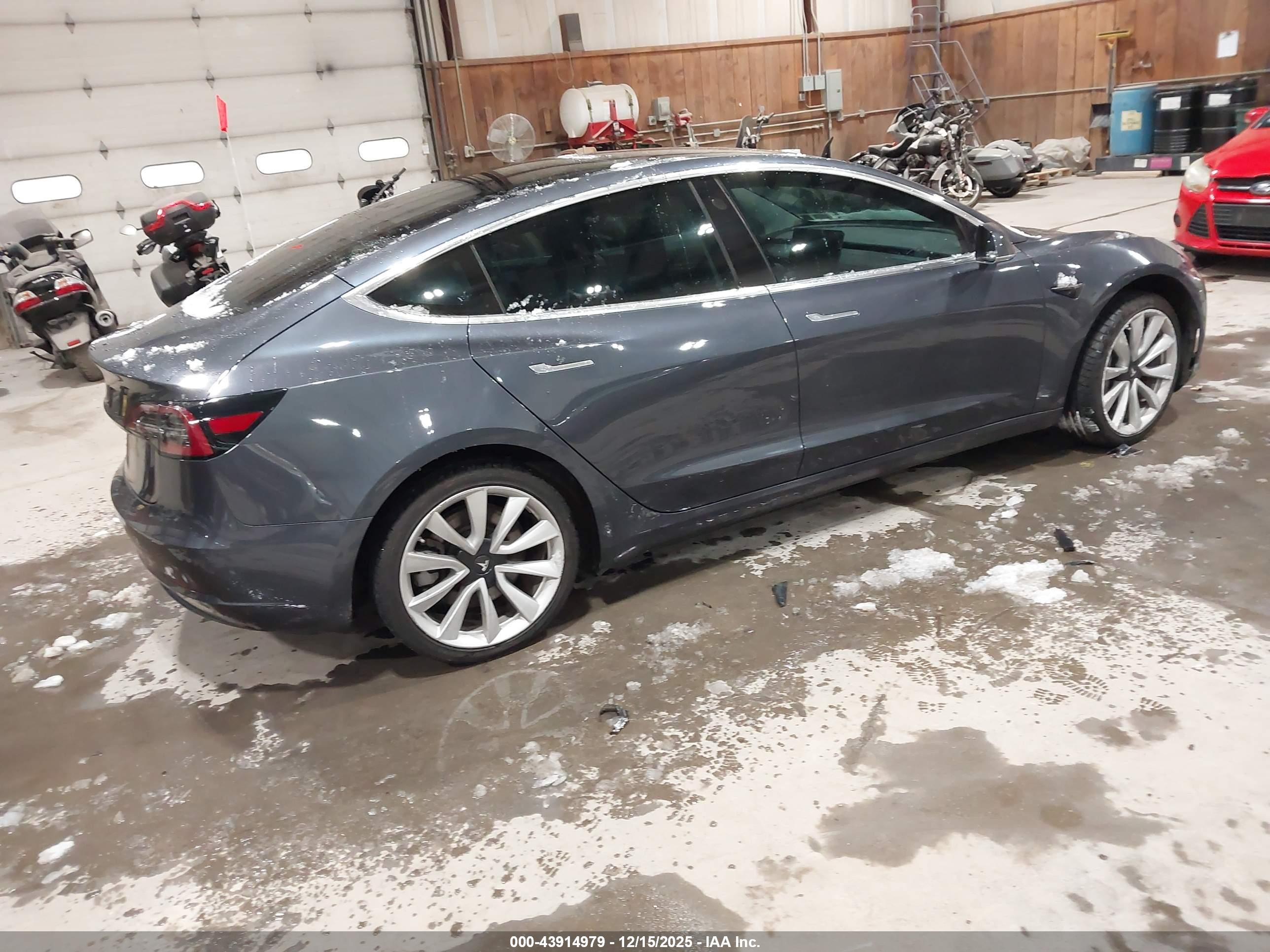 TESLA MODEL image 4