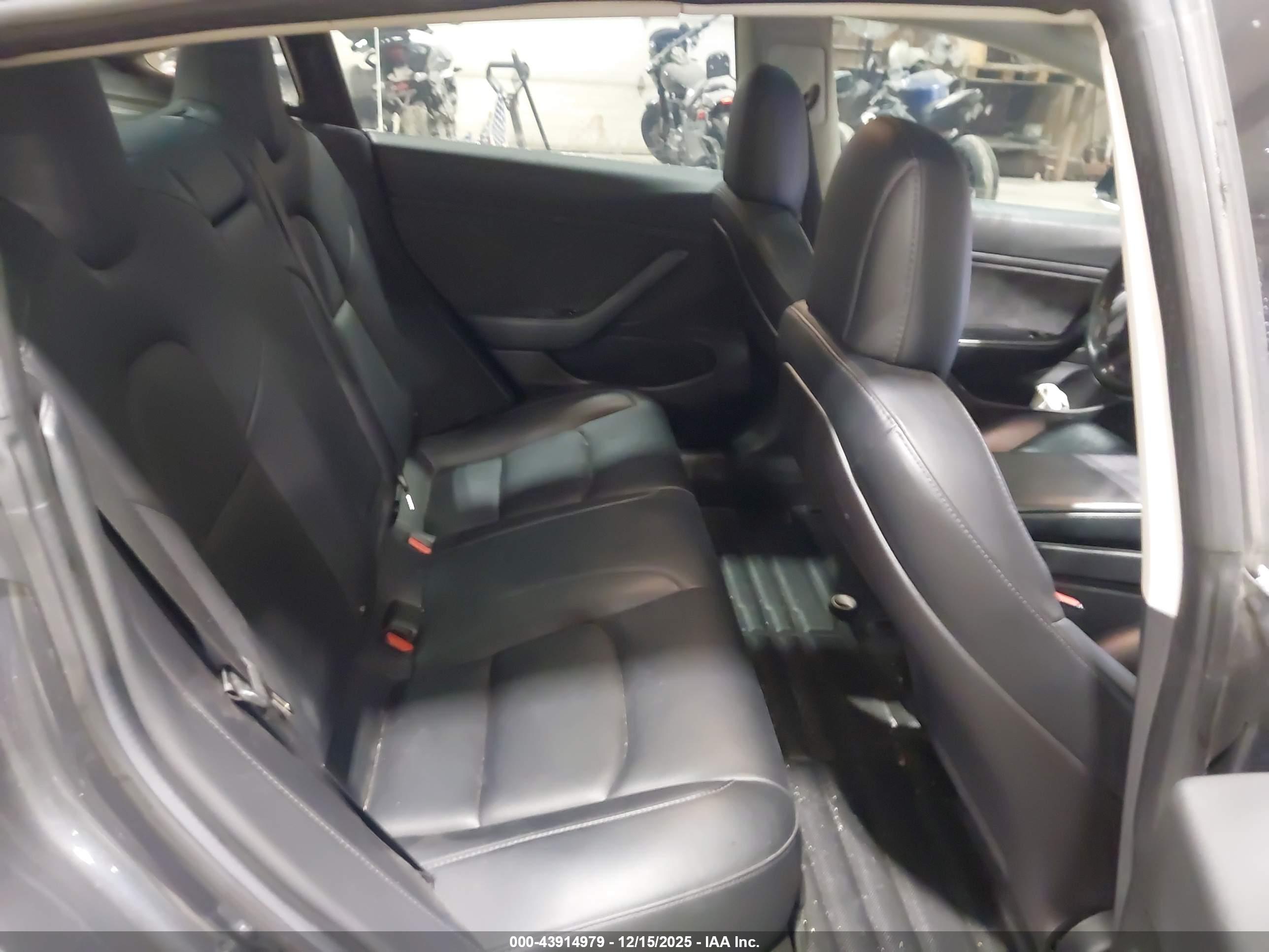 TESLA MODEL image 8
