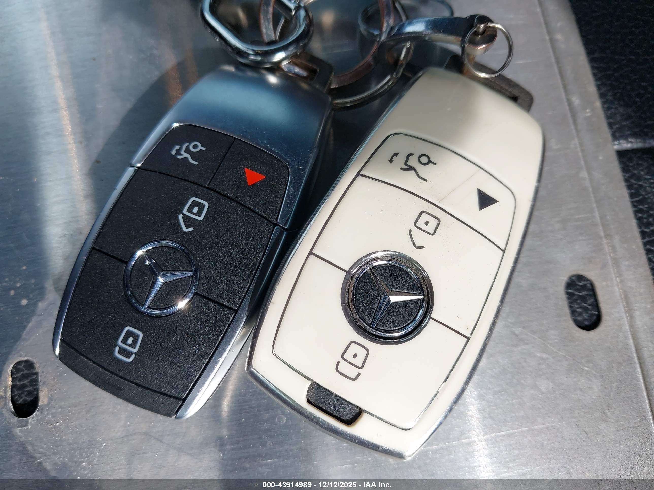 MERCEDES-BENZ GLB image 11