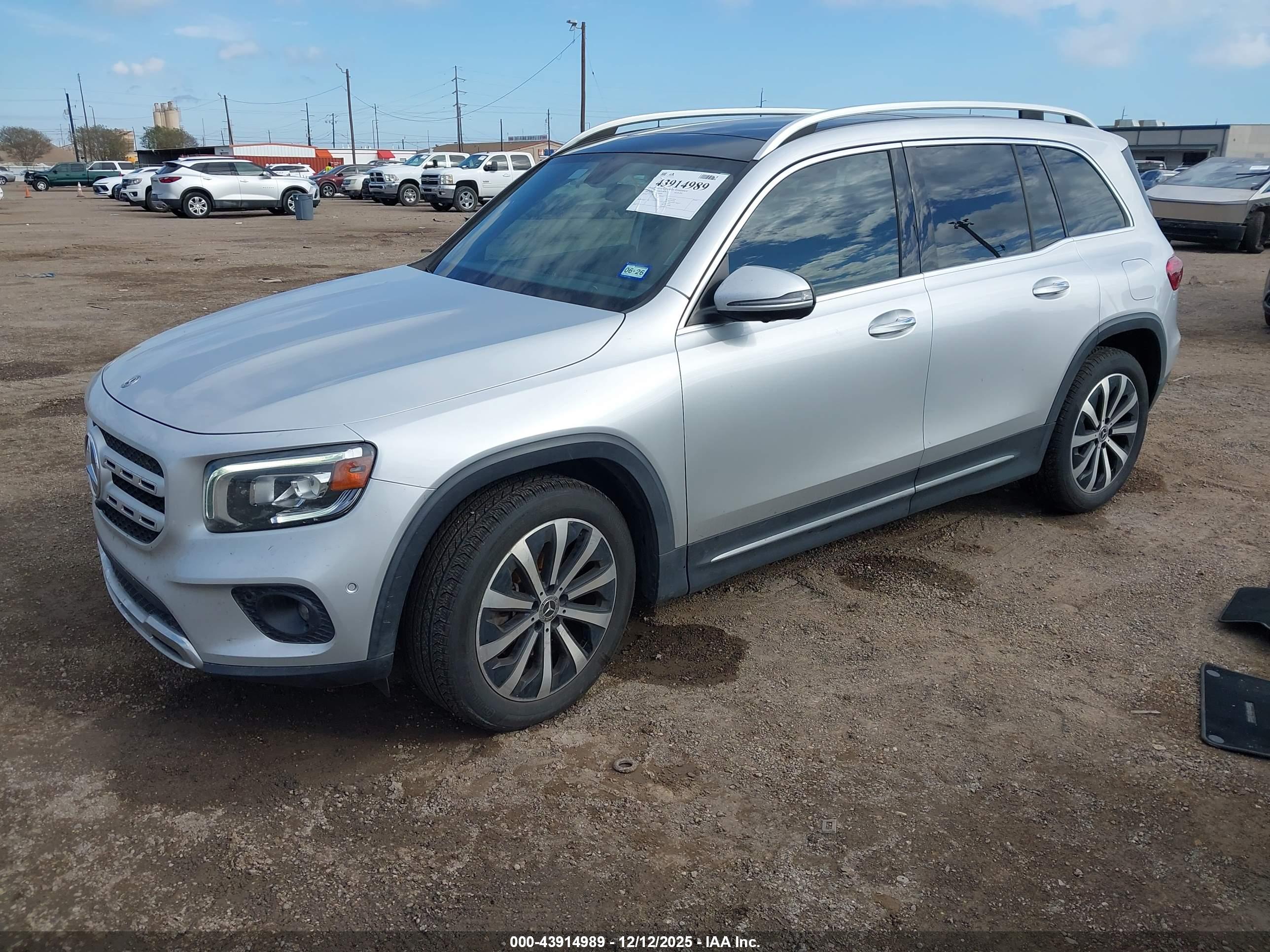 MERCEDES-BENZ GLB image 2