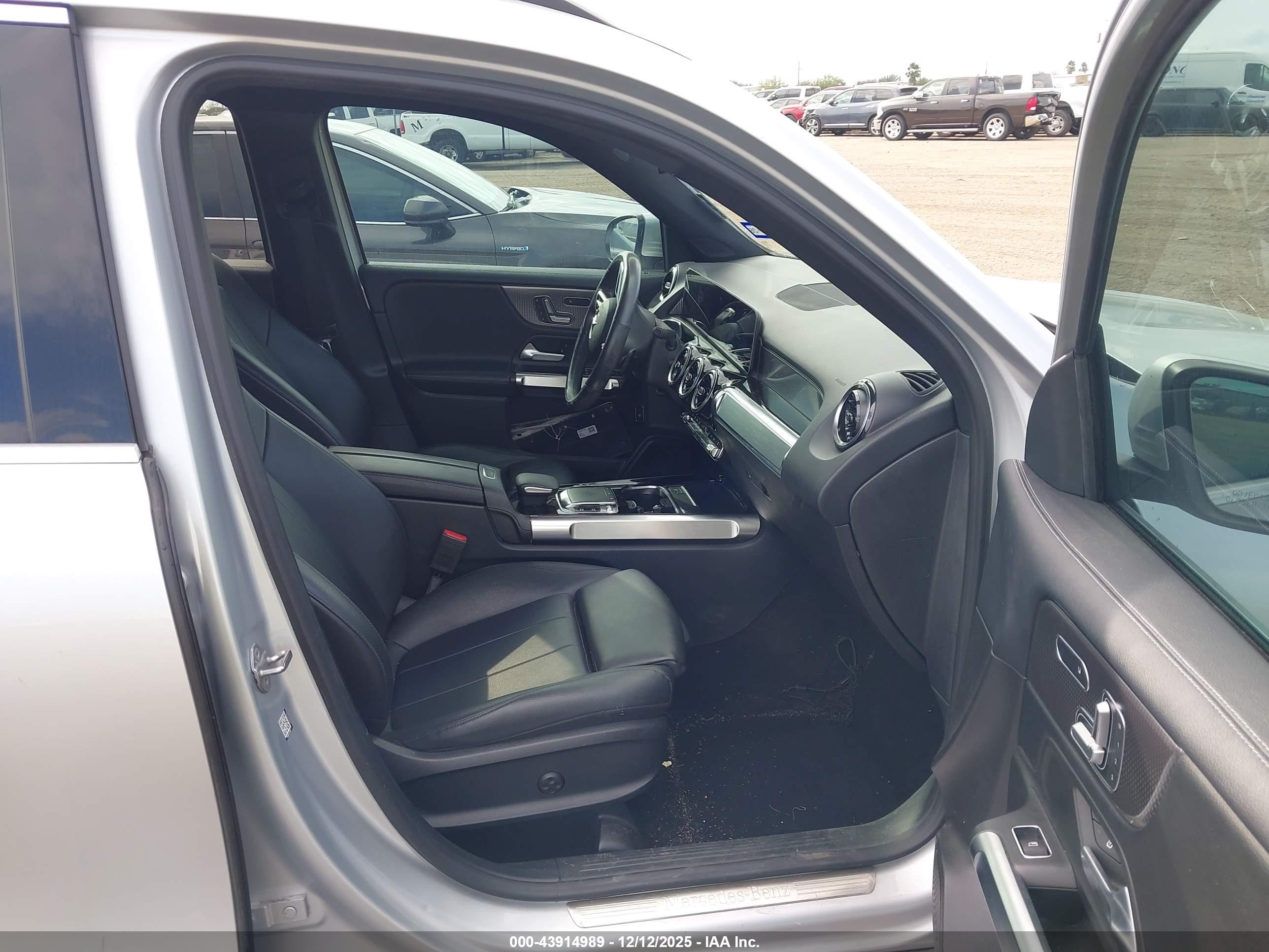 MERCEDES-BENZ GLB image 5