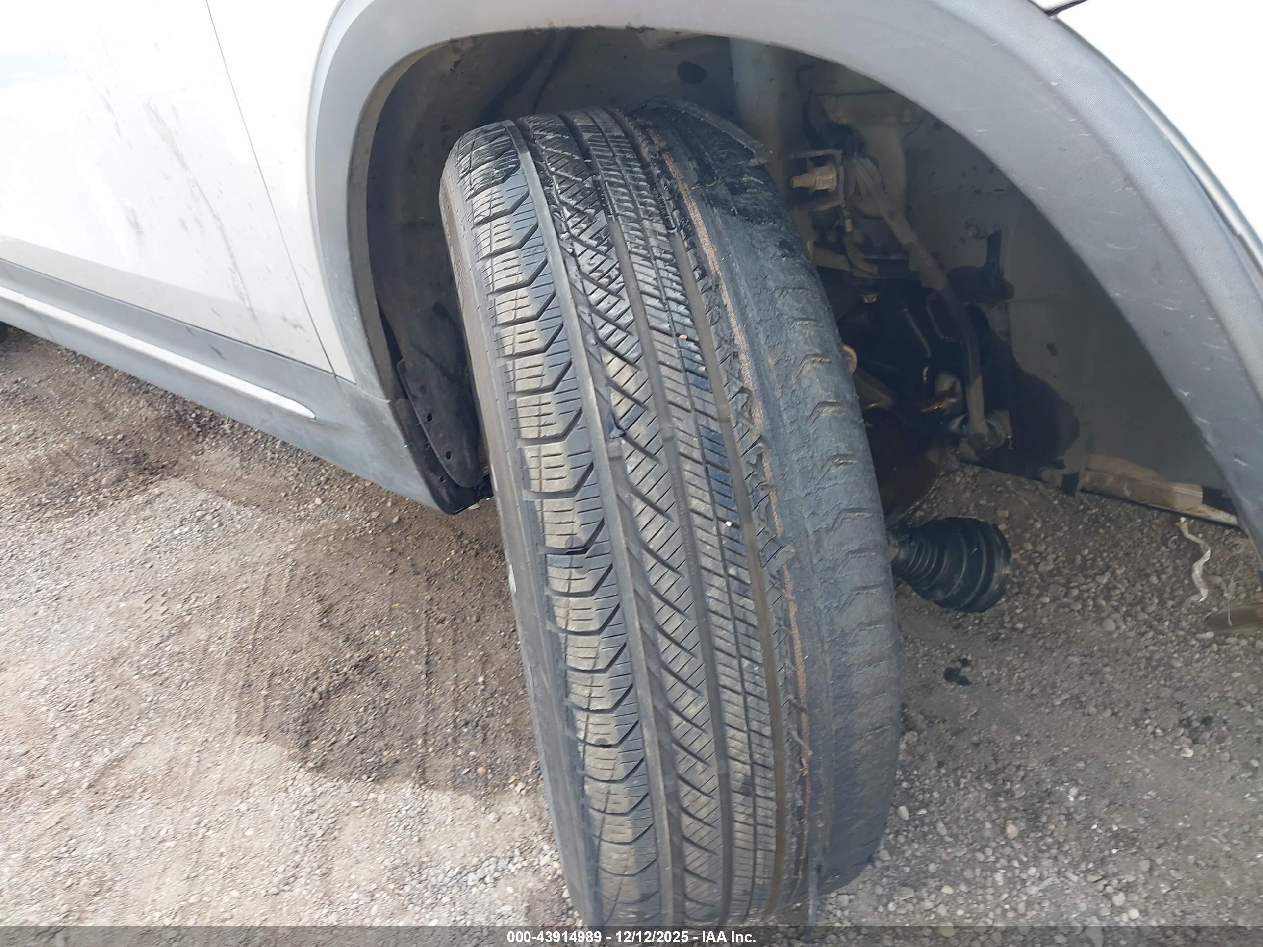 MERCEDES-BENZ GLB image 6