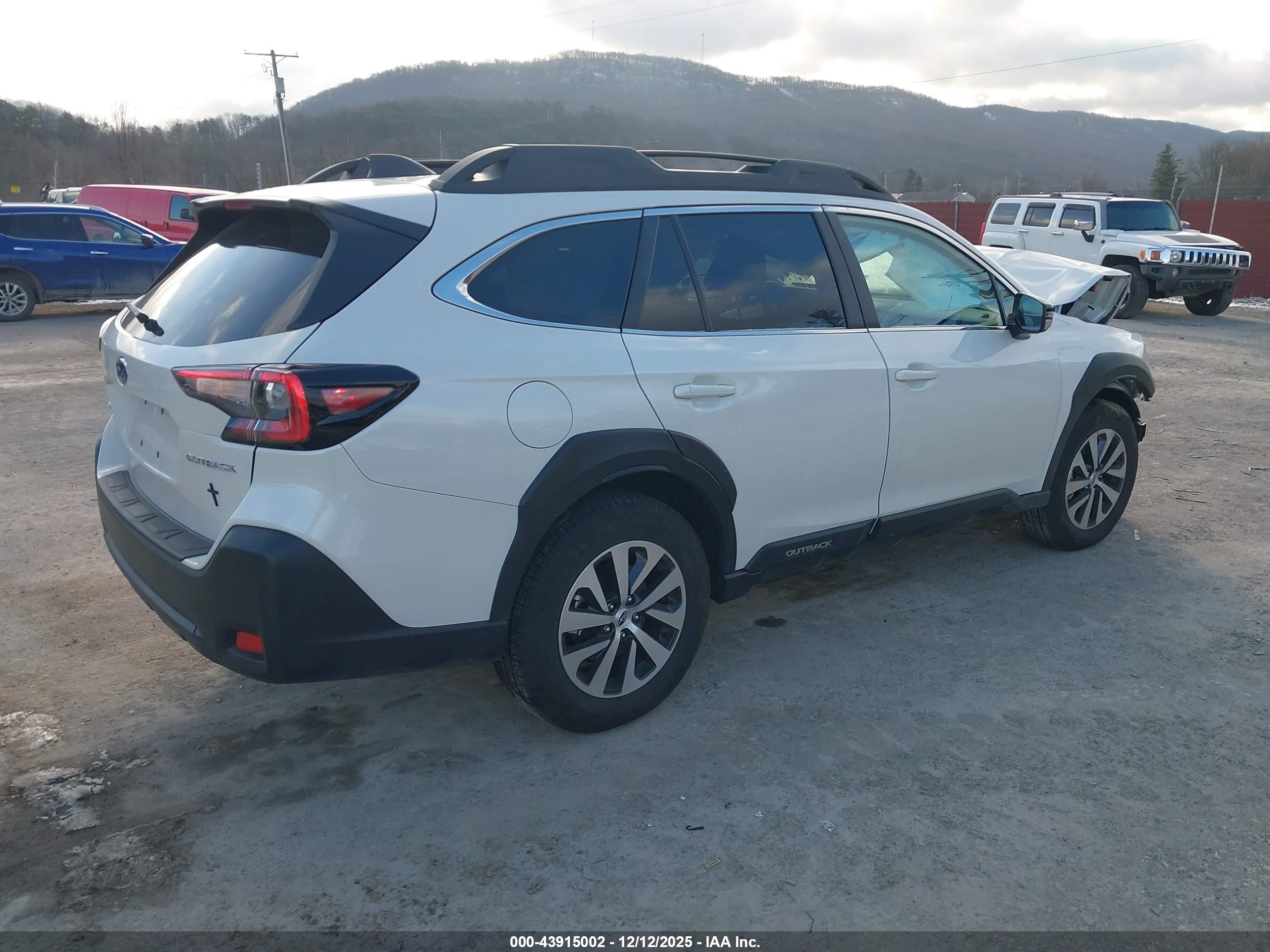 SUBARU OUTBACK image 4