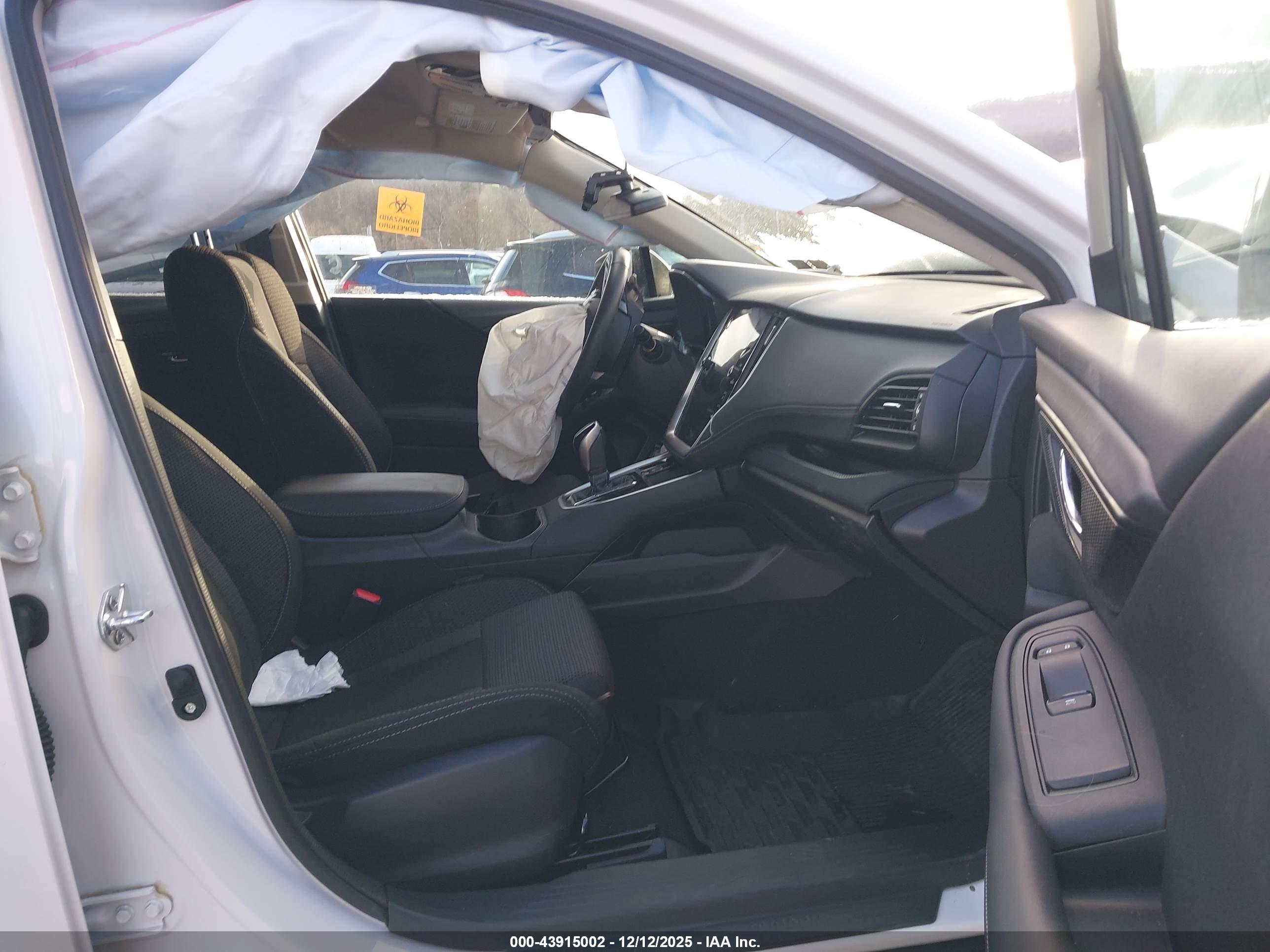 SUBARU OUTBACK image 5