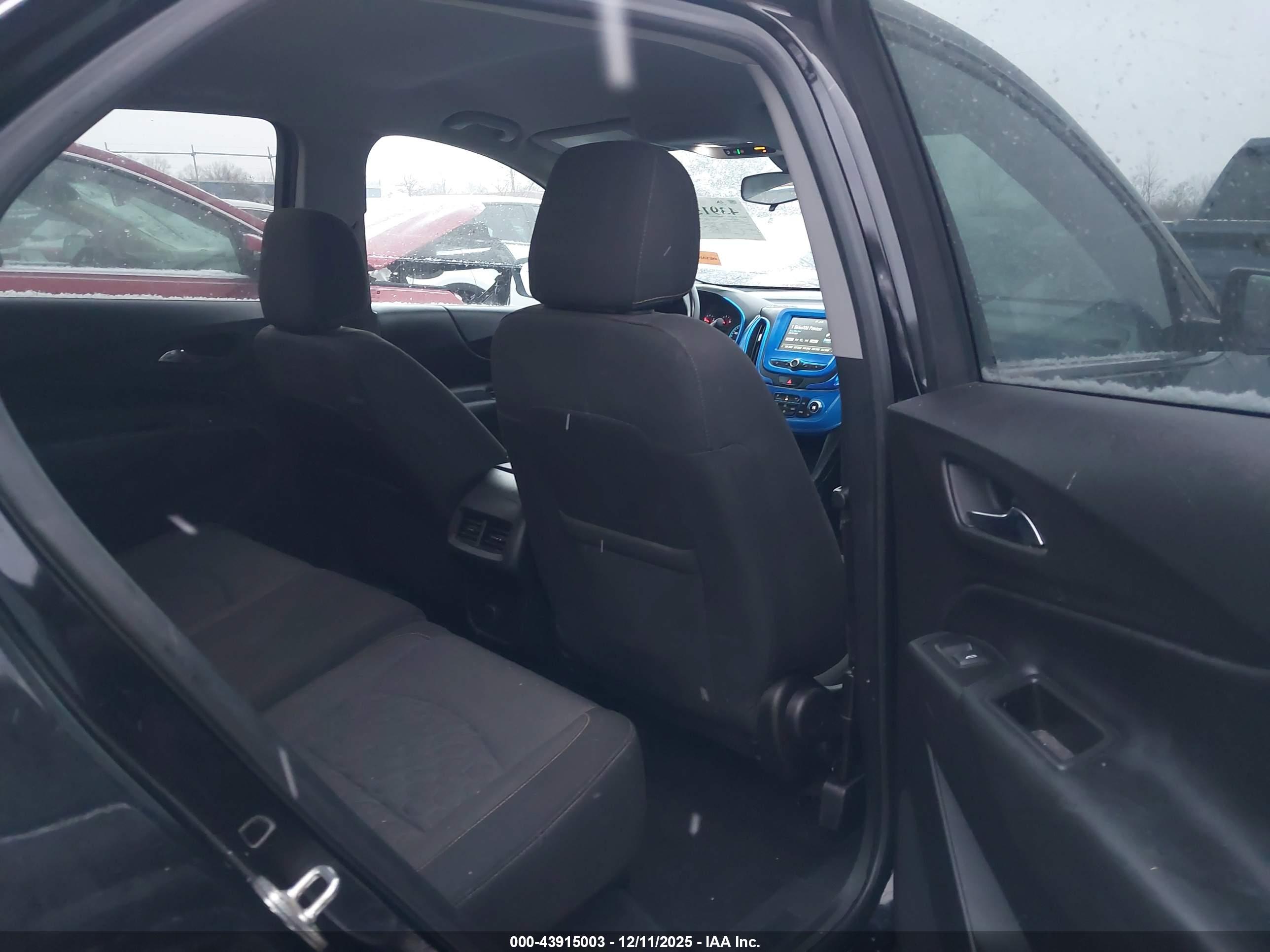 CHEVROLET EQUINOX image 8