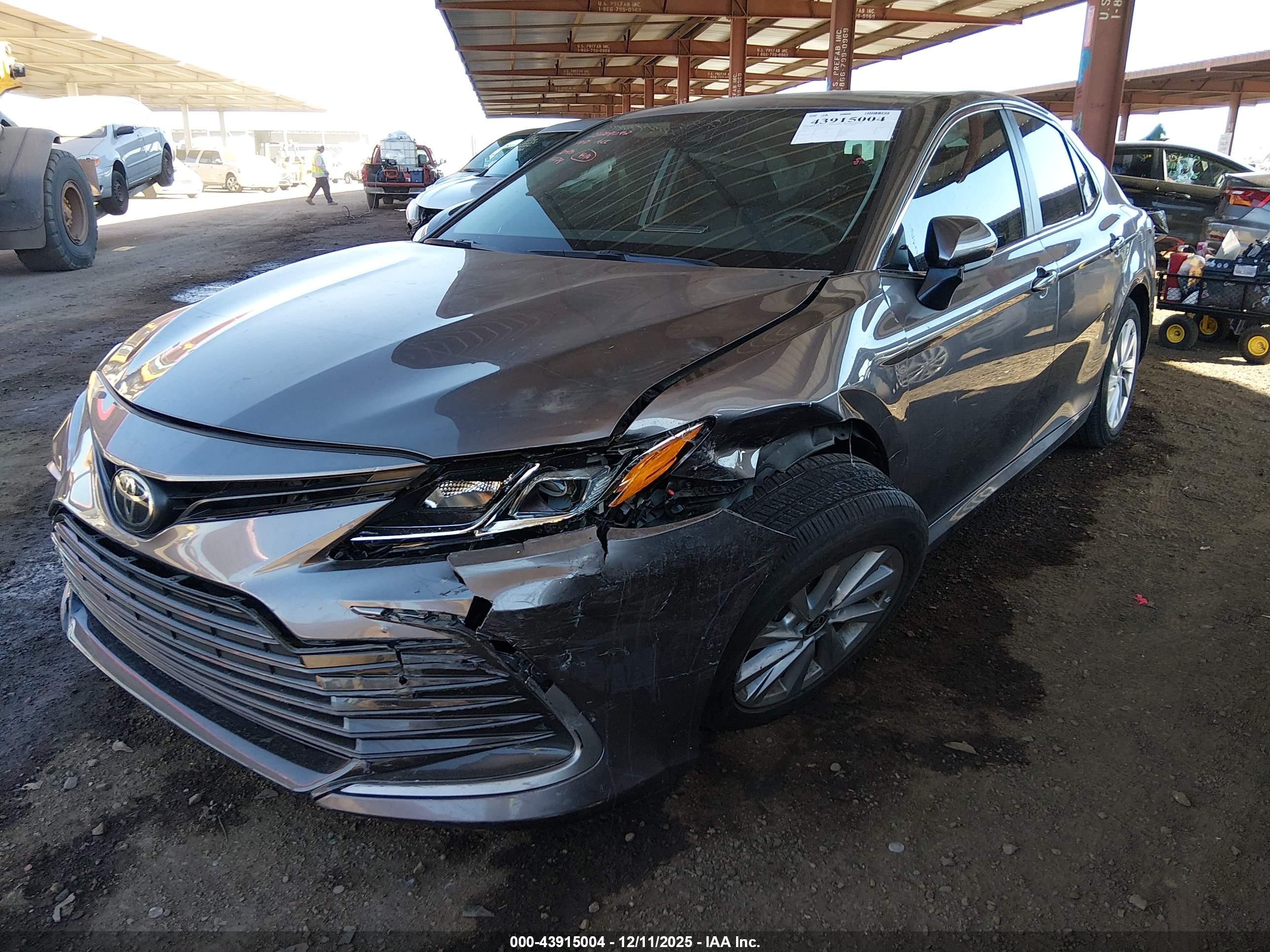 TOYOTA CAMRY image 2