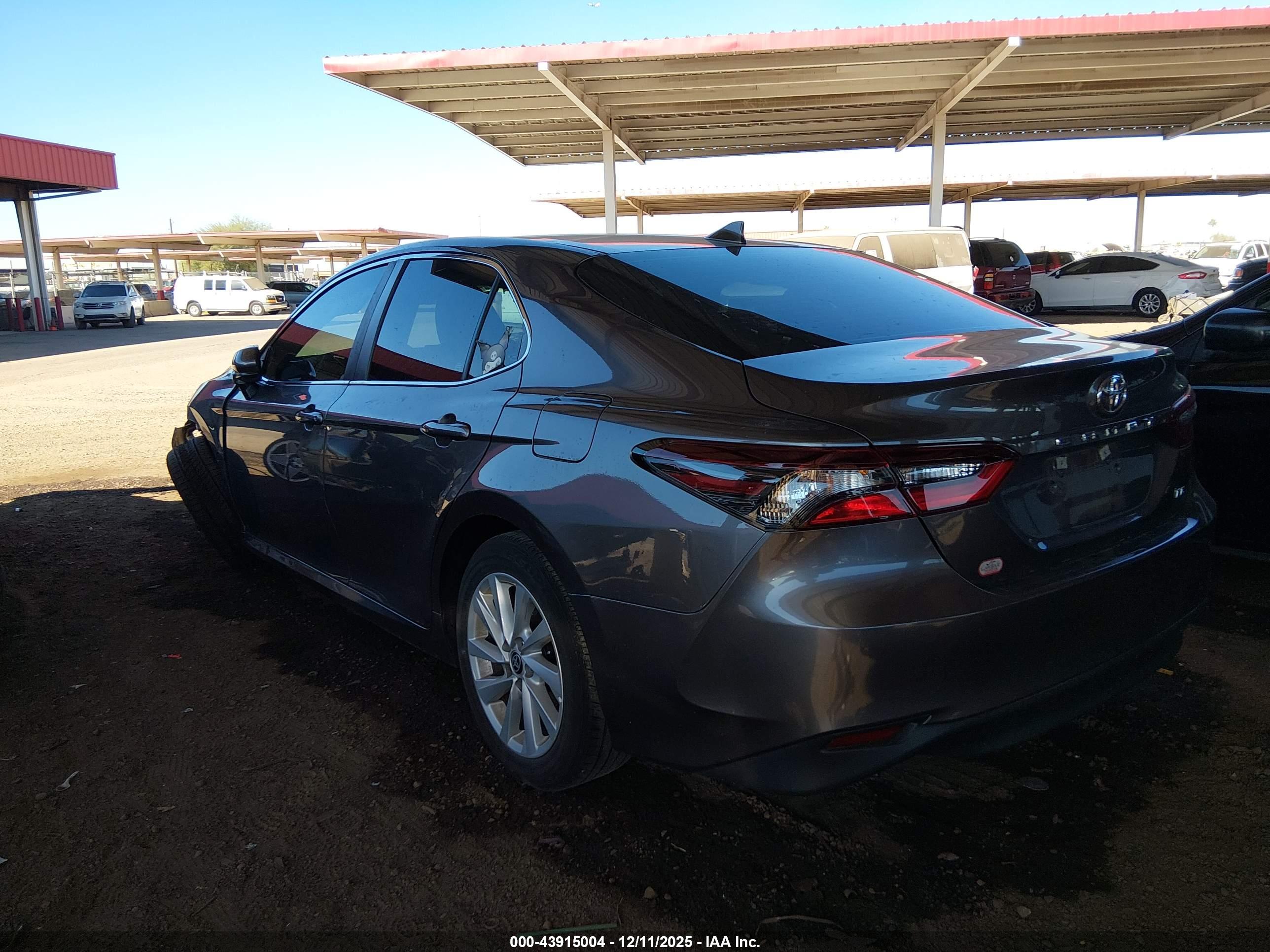 TOYOTA CAMRY image 3