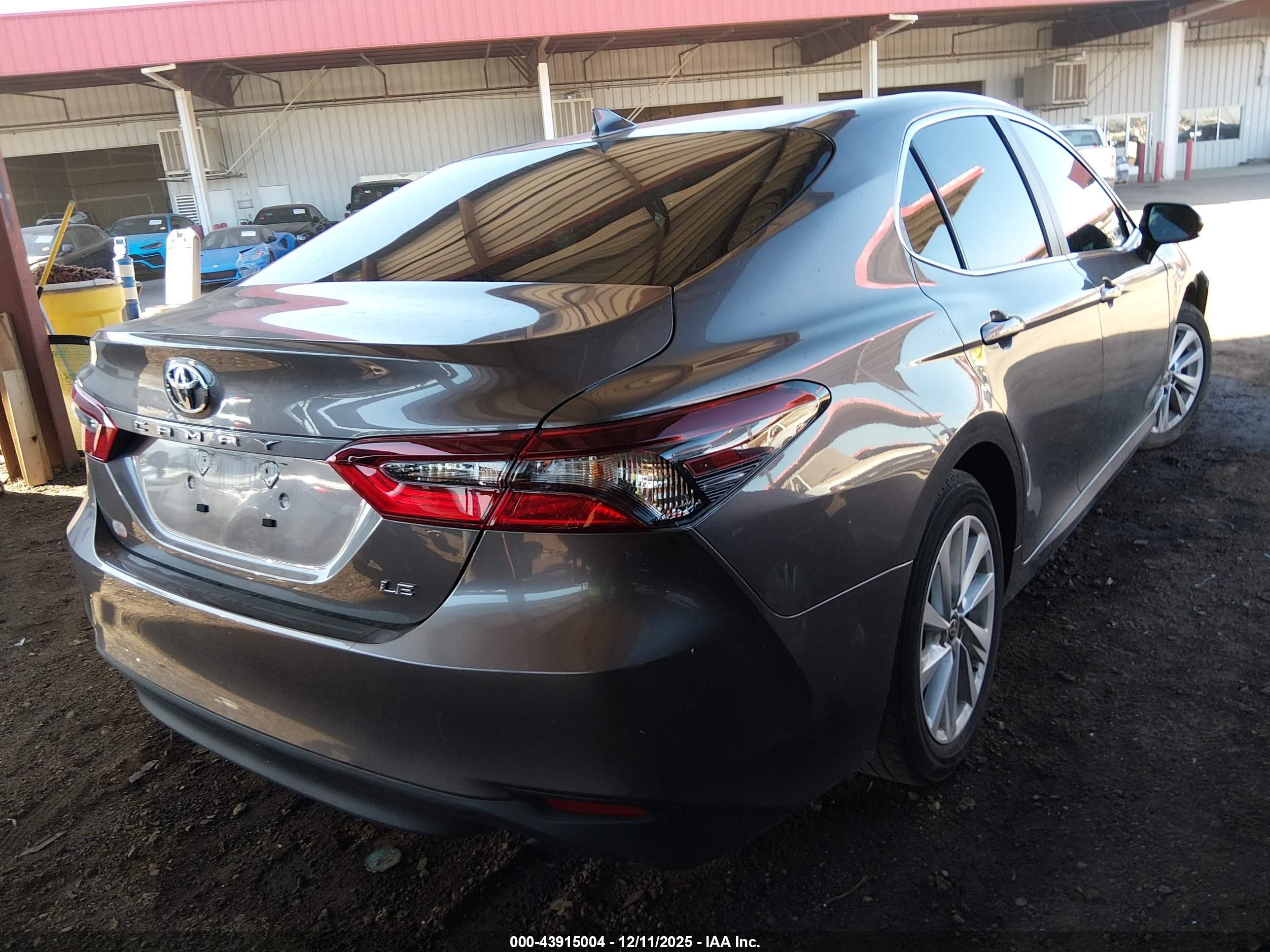 TOYOTA CAMRY image 4