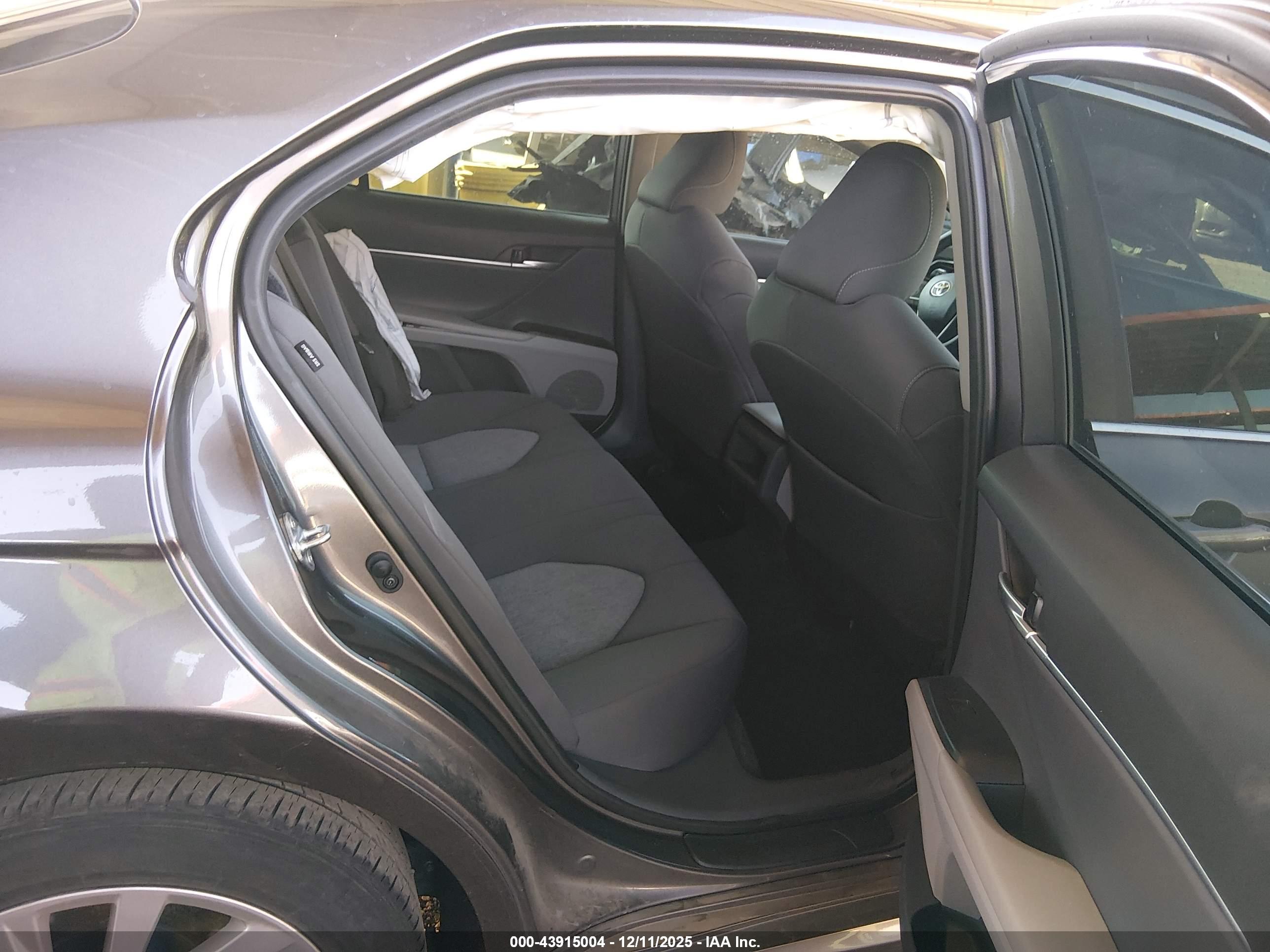 TOYOTA CAMRY image 8
