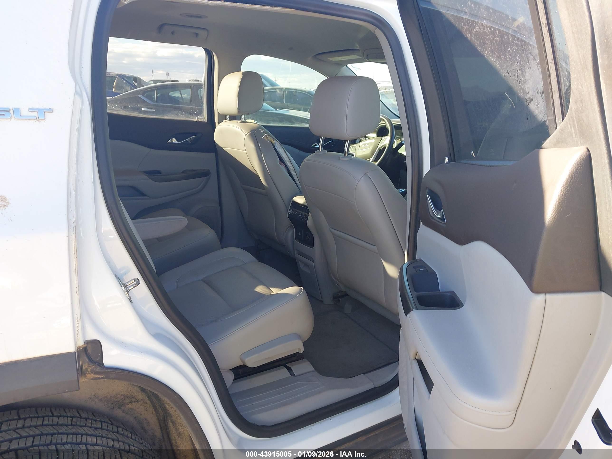 GMC ACADIA image 8