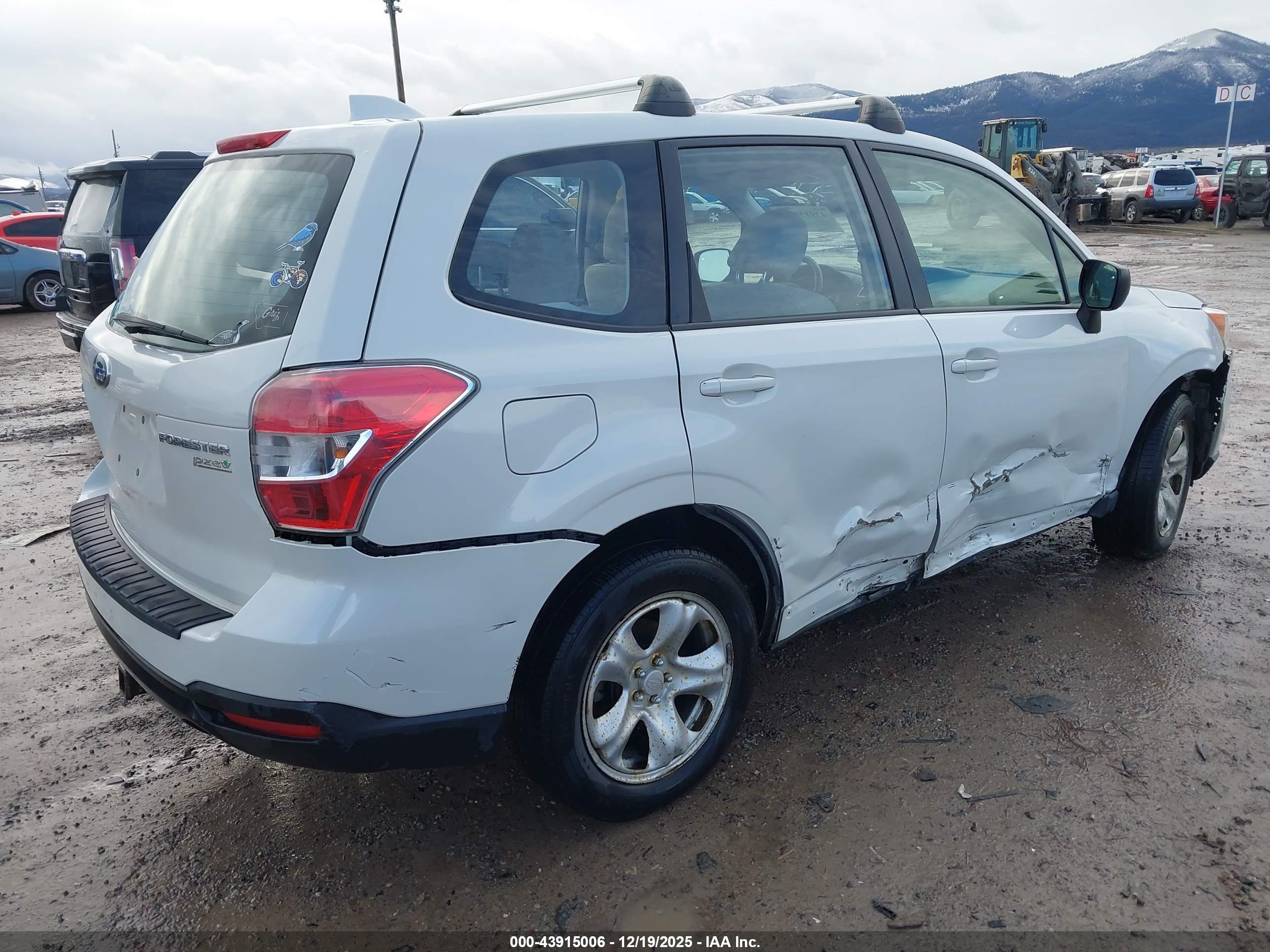 SUBARU FORESTER image 4