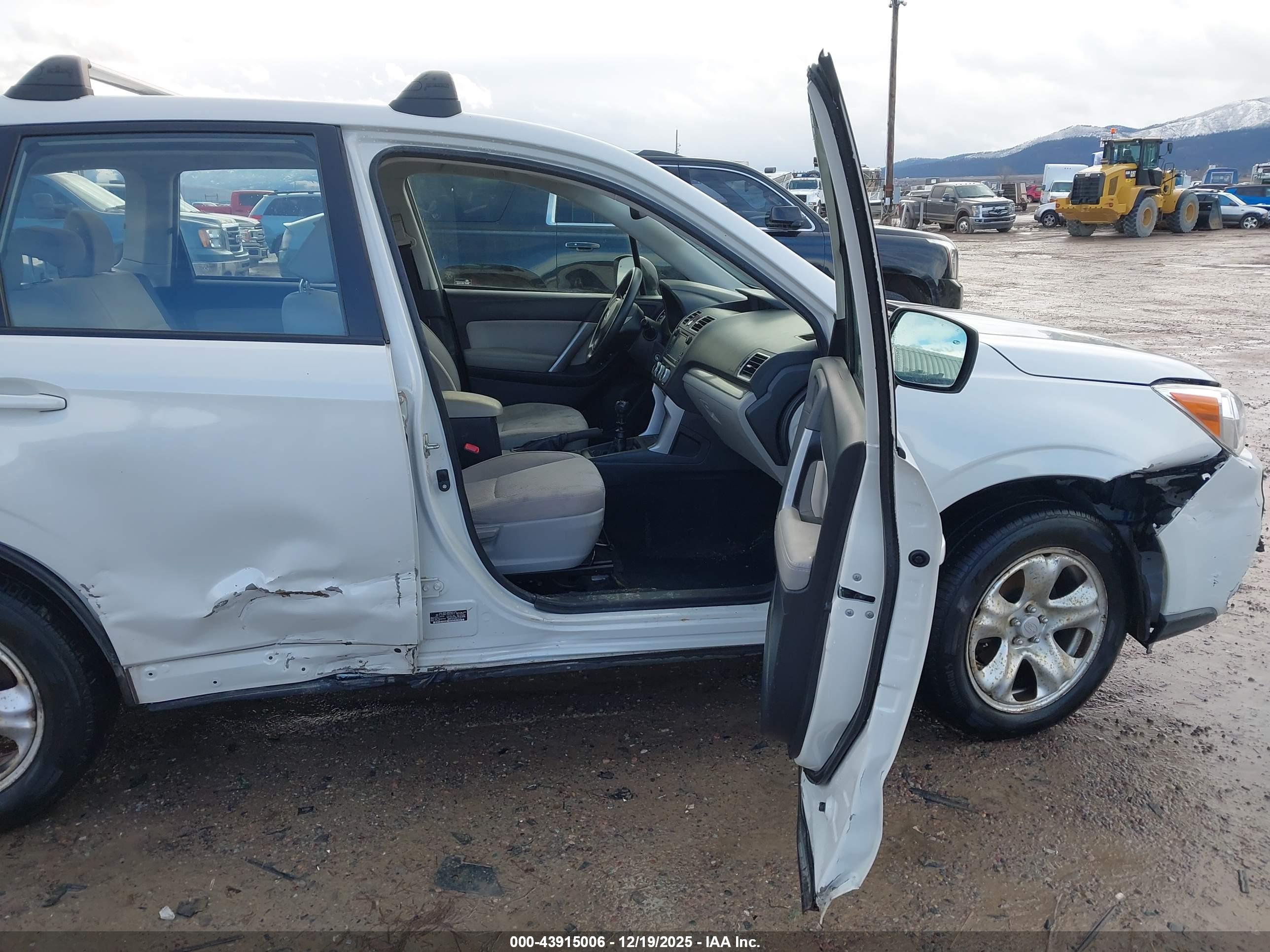 SUBARU FORESTER image 5