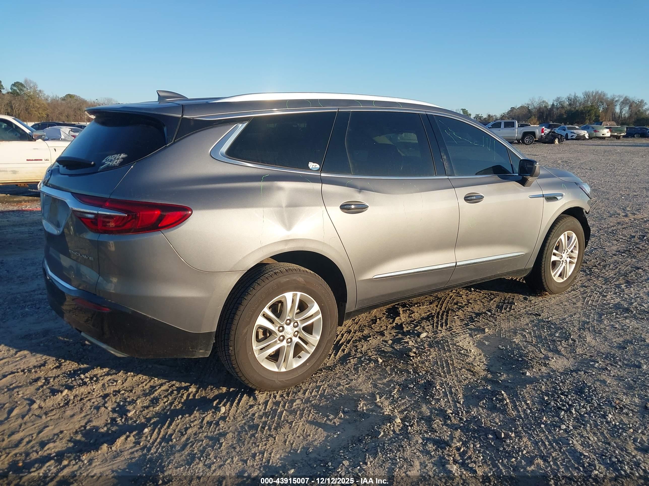 BUICK ENCLAVE image 4