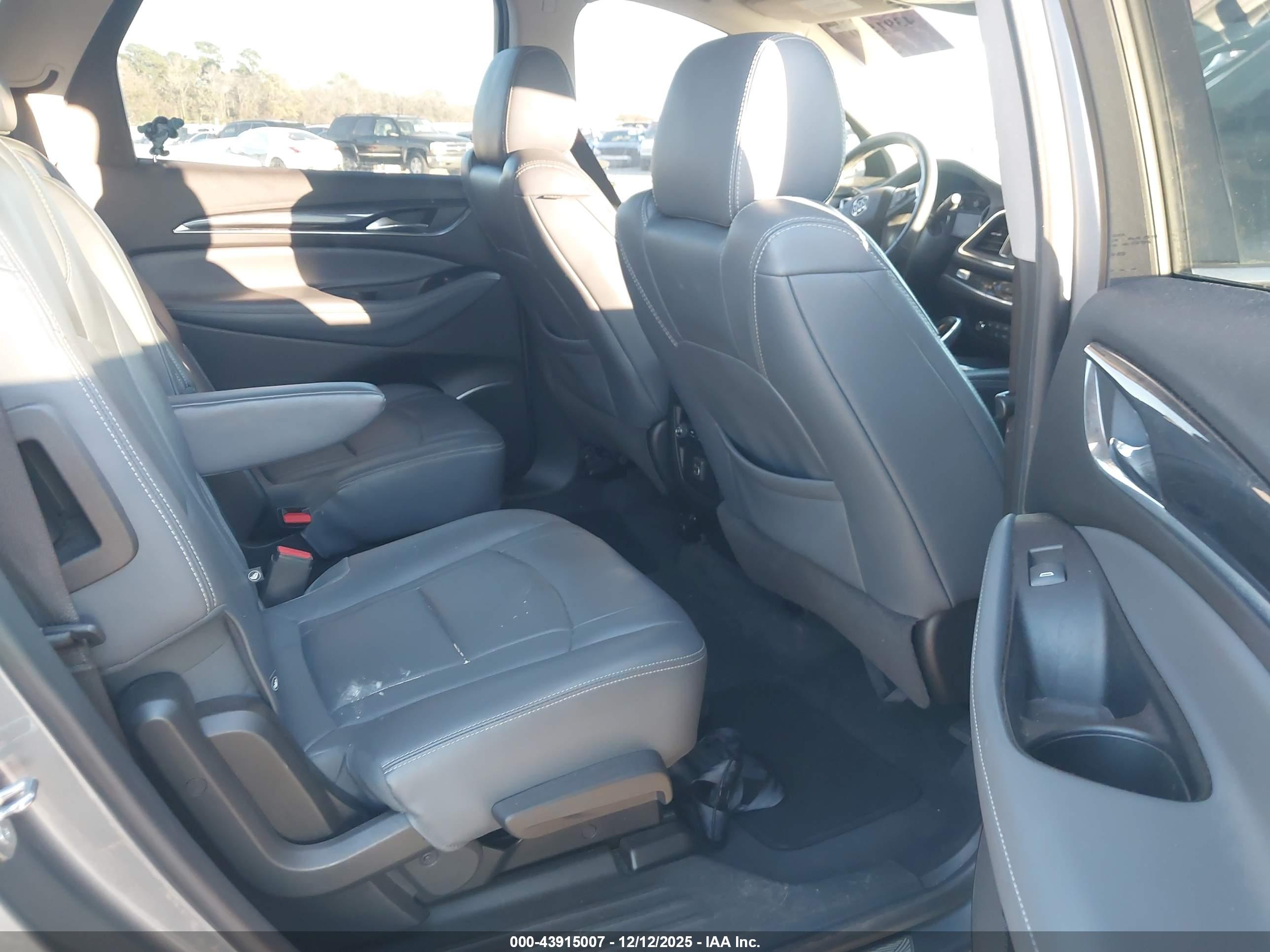 BUICK ENCLAVE image 8