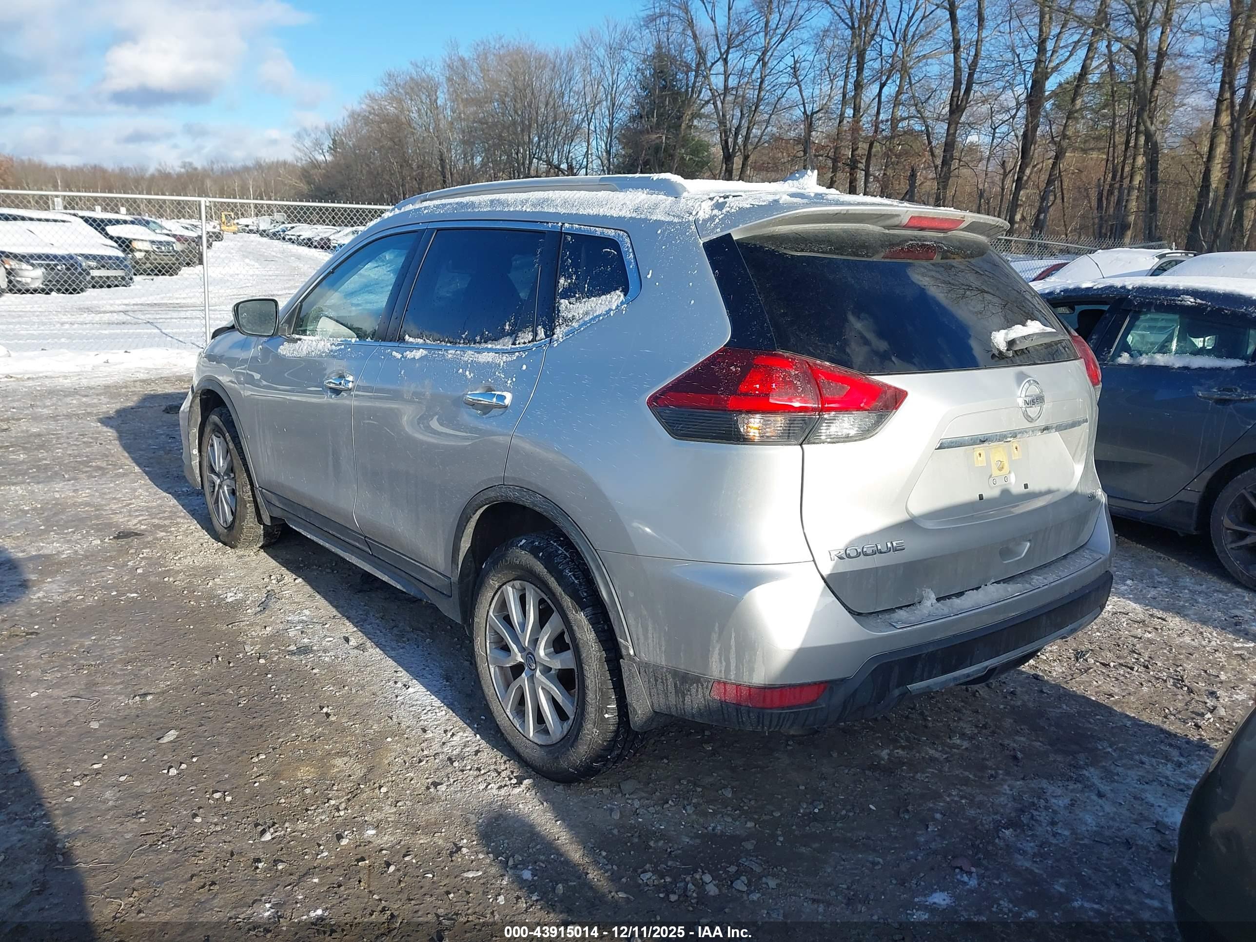 NISSAN ROGUE image 3